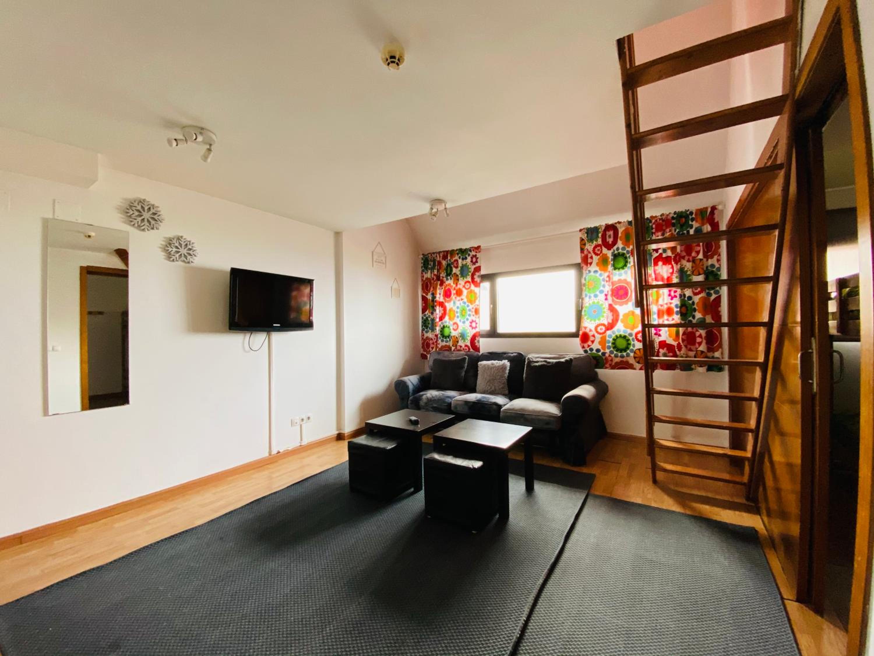 Apartment with Mountain View - Photo 12
