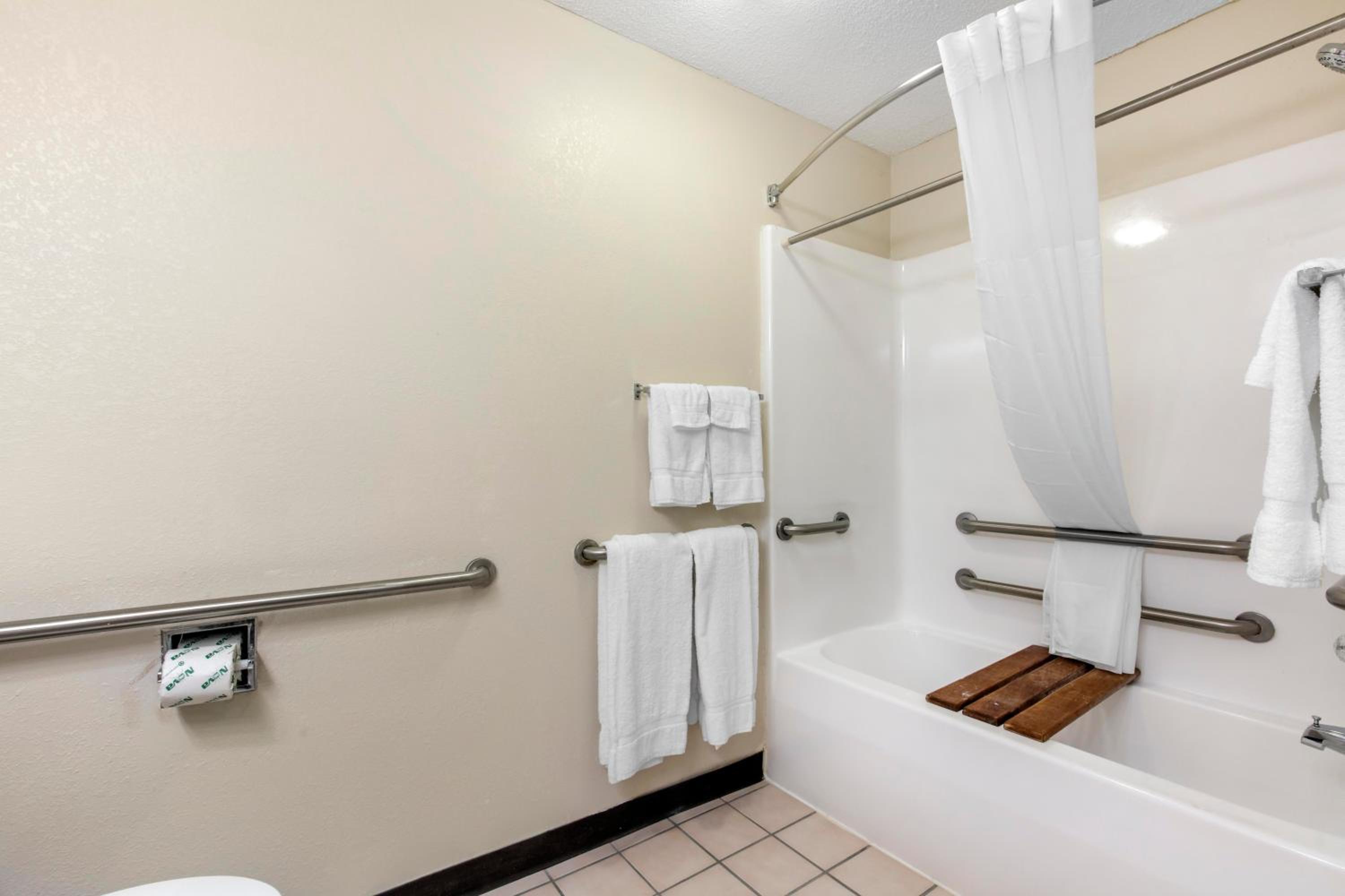 King Room - Accessible/Non-Smoking photo 2
