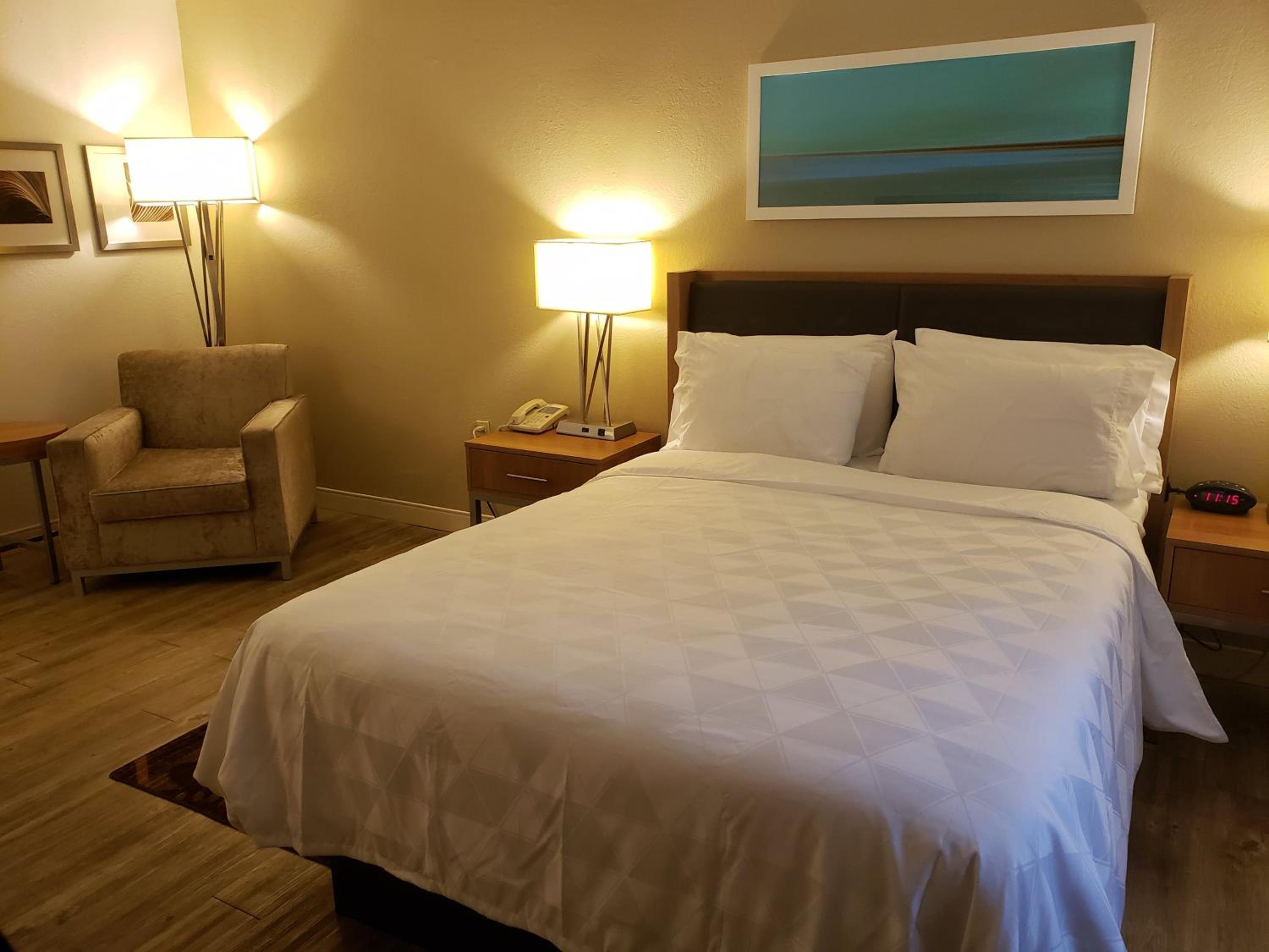 Standard Queen Room - Photo 1