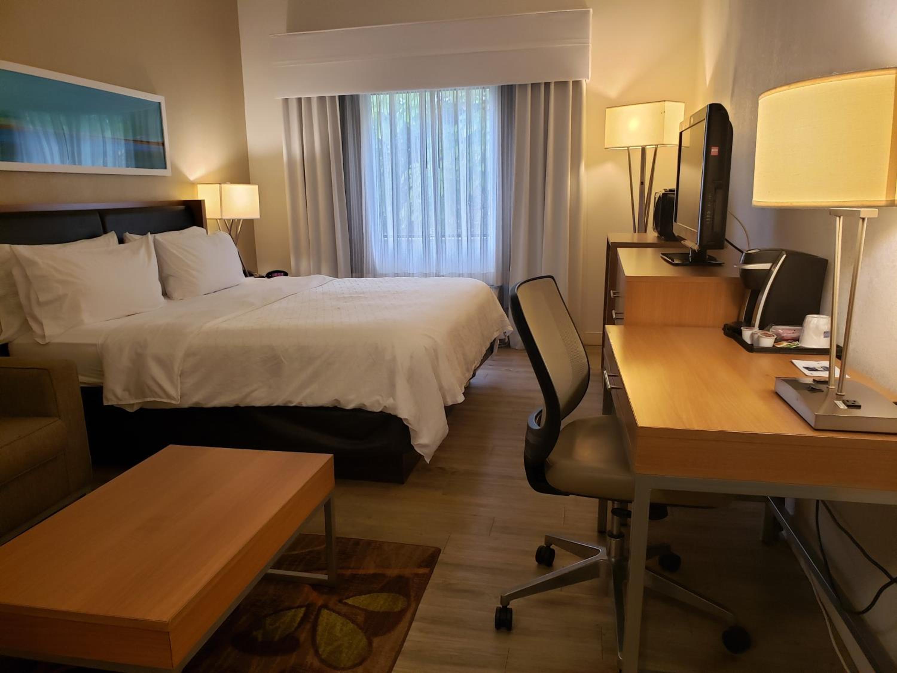 Standard King Room - Photo 6