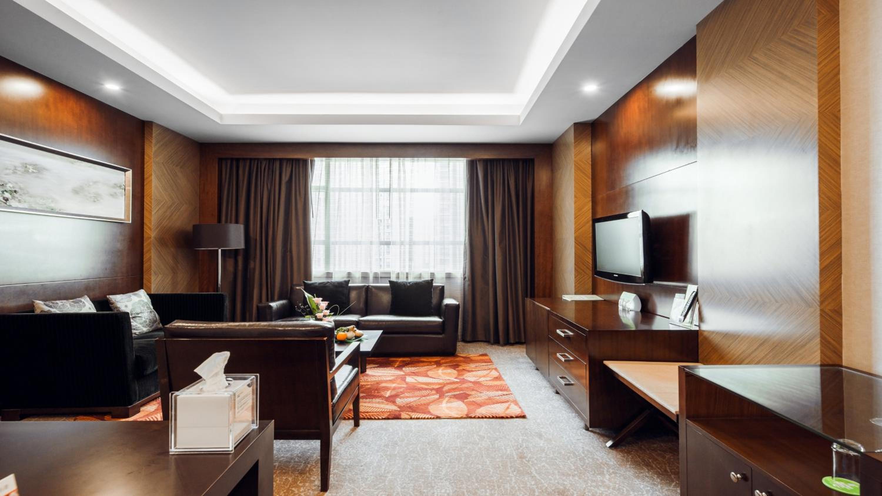 One-Bedroom King Suite photo 1