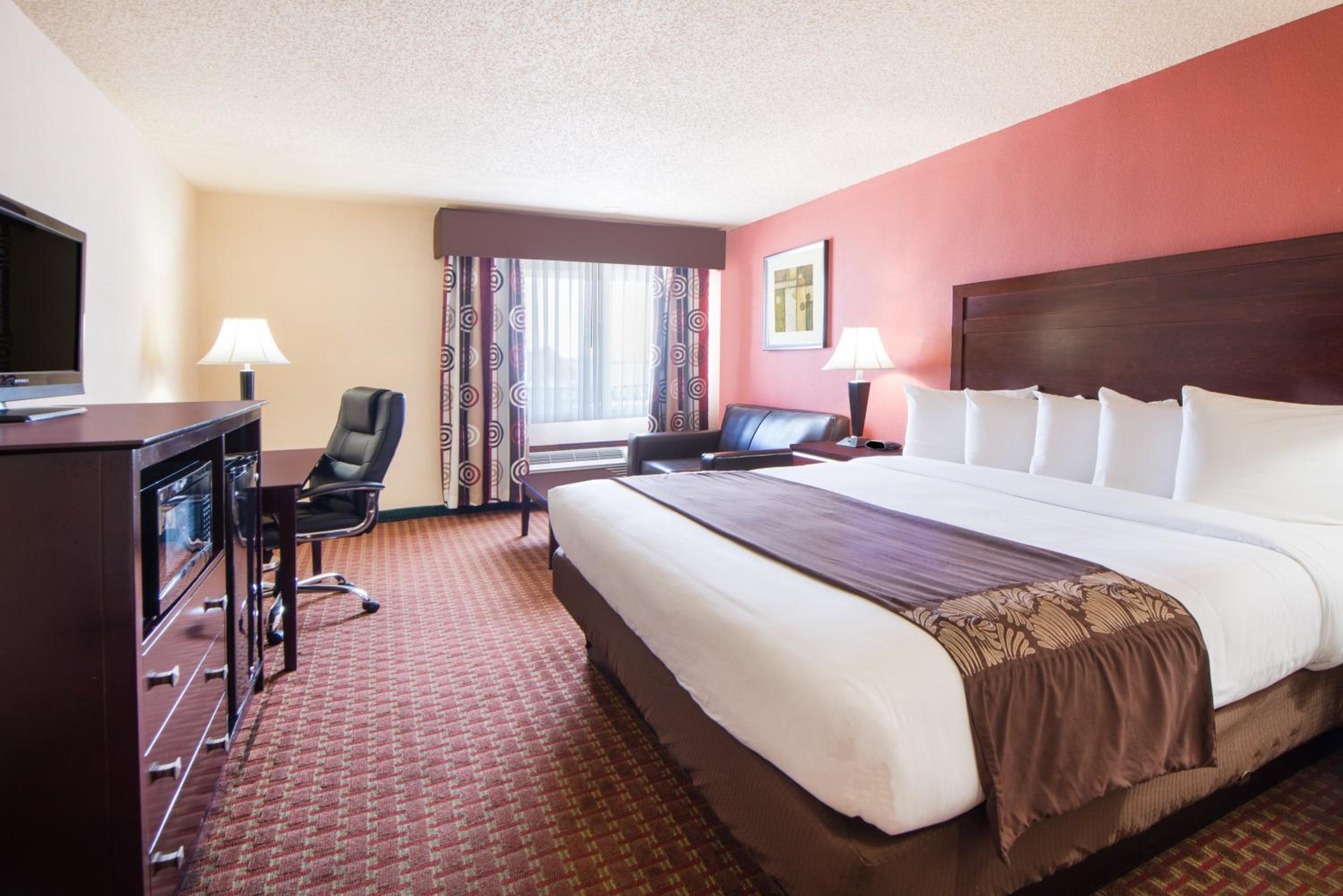 King Room with Roll-In Shower - Mobility/Hearing  Accessible - Non-Smoking photo 2
