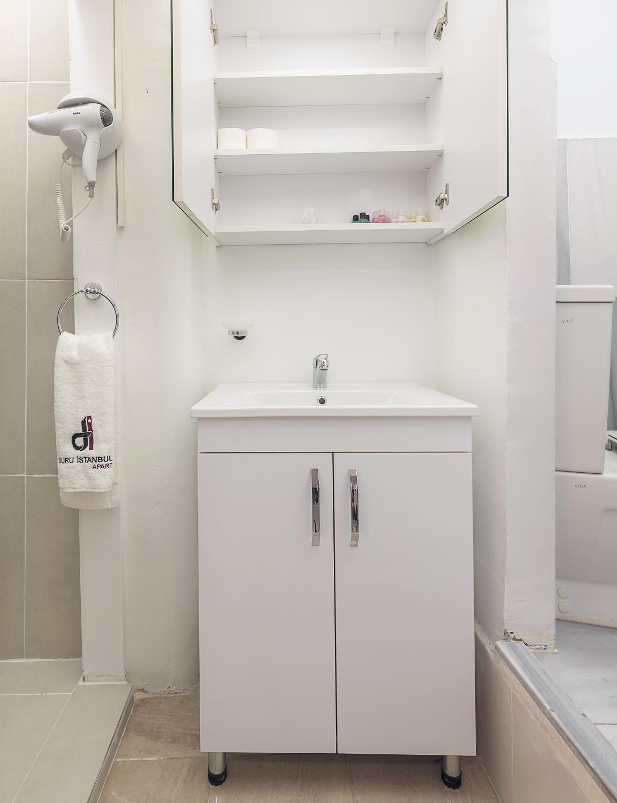 Economy Basement Triple Room with Kitchen photo 2