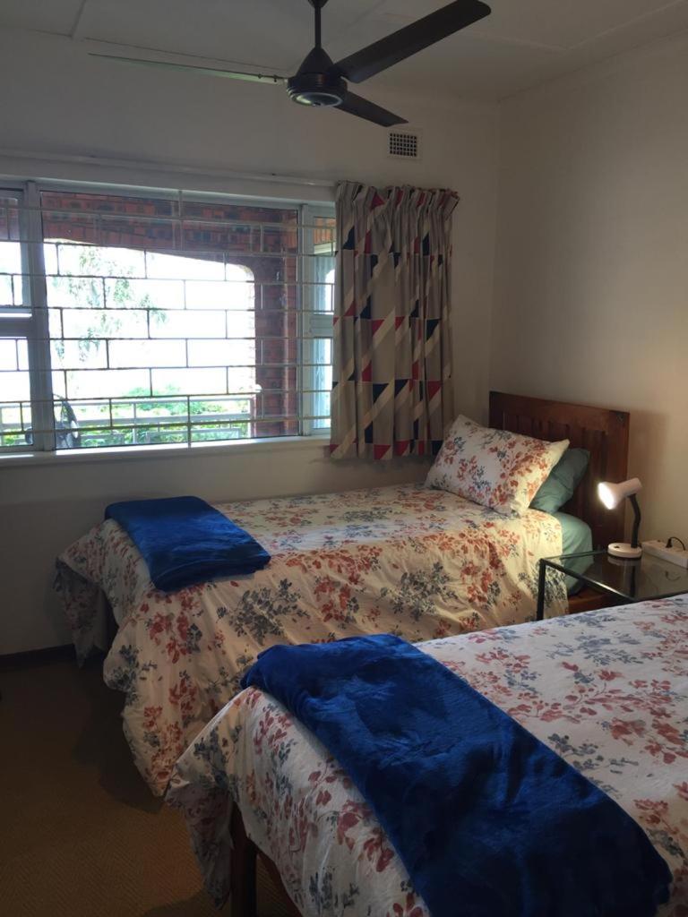 Five-Bedroom House - Photo 1
