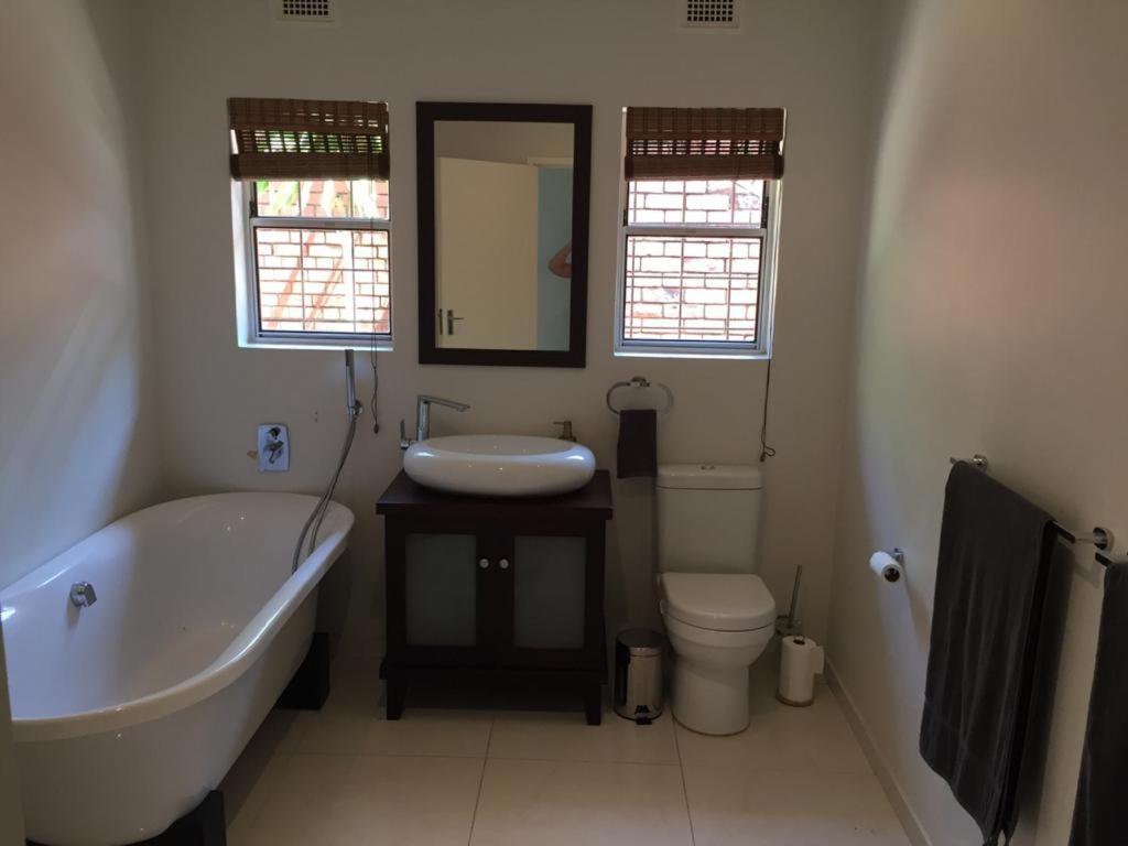 Five-Bedroom House - Photo 22