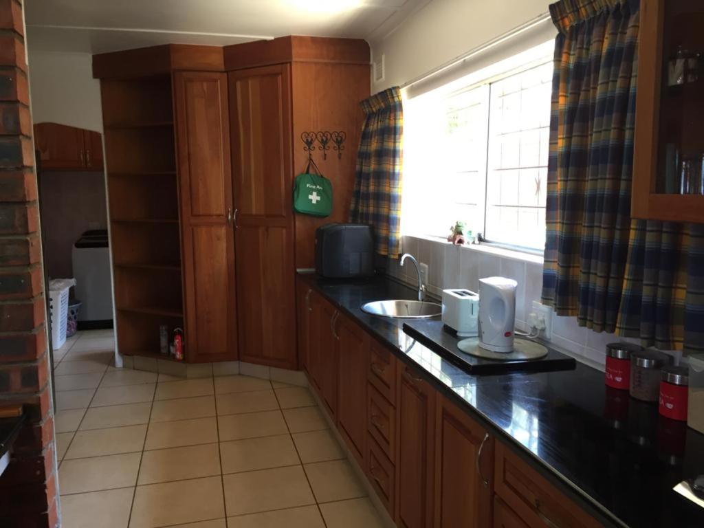 Five-Bedroom House - Photo 23