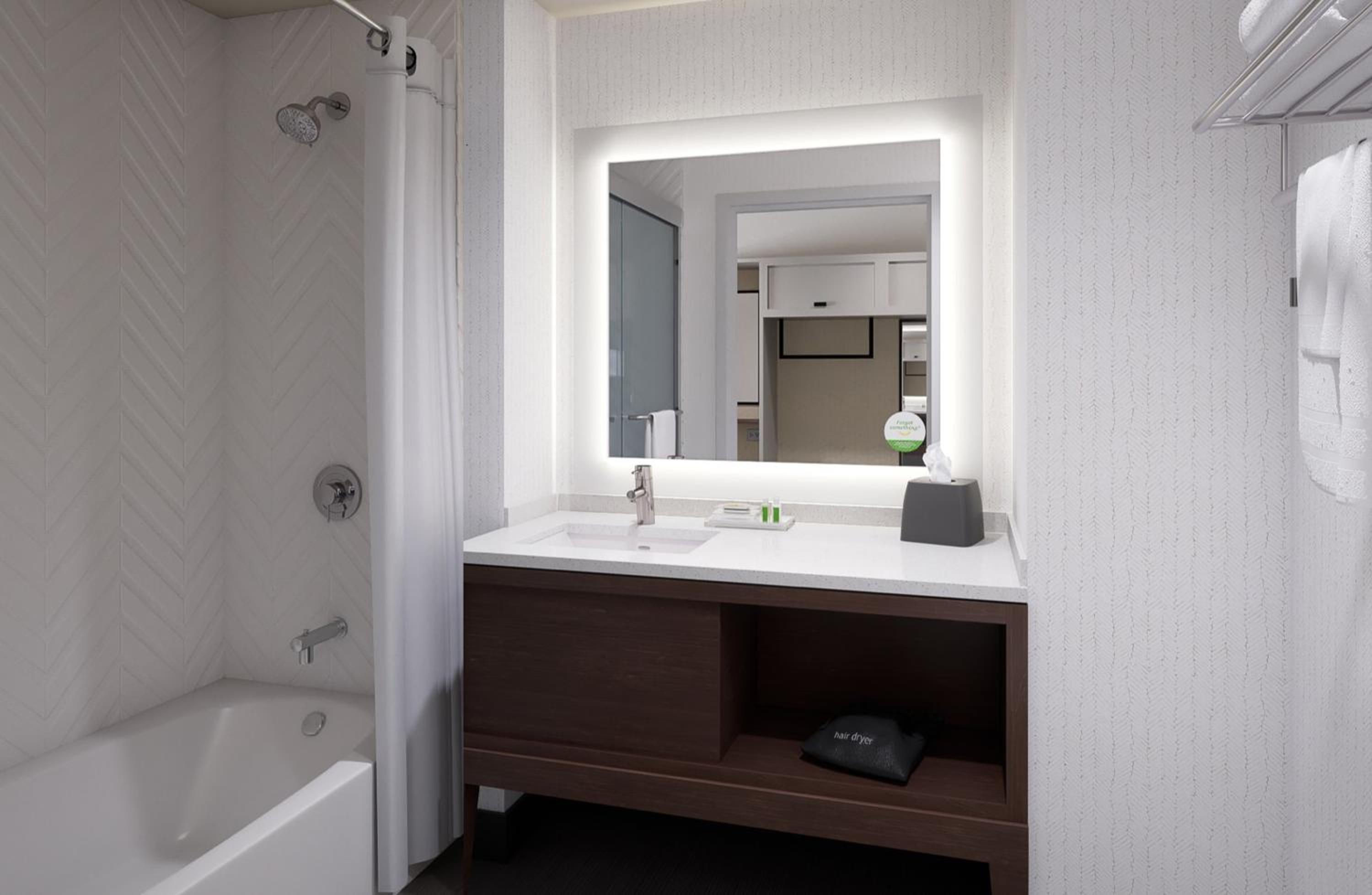 Standard King Room - Photo 4