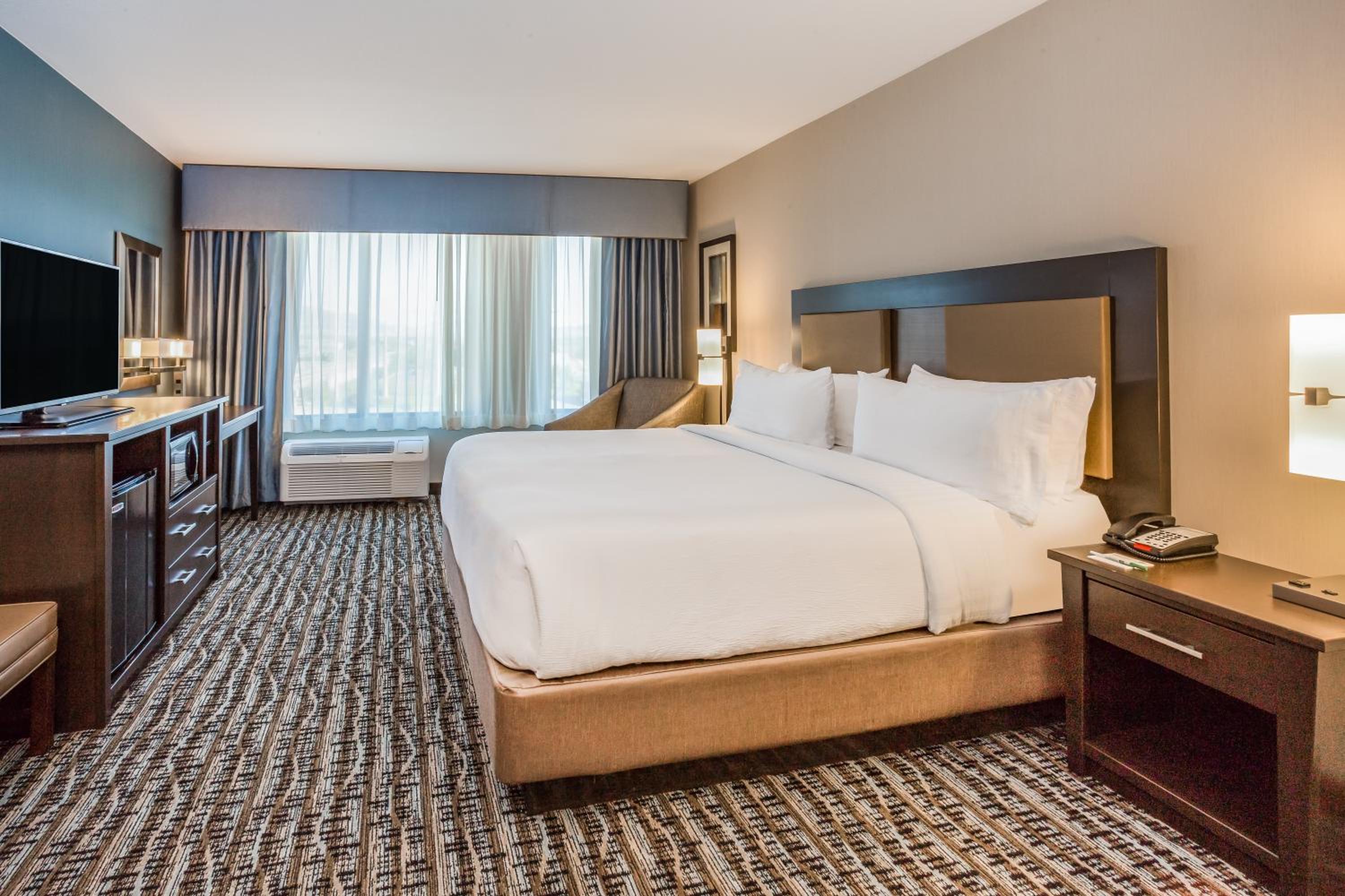 Premium King Room - Photo 1