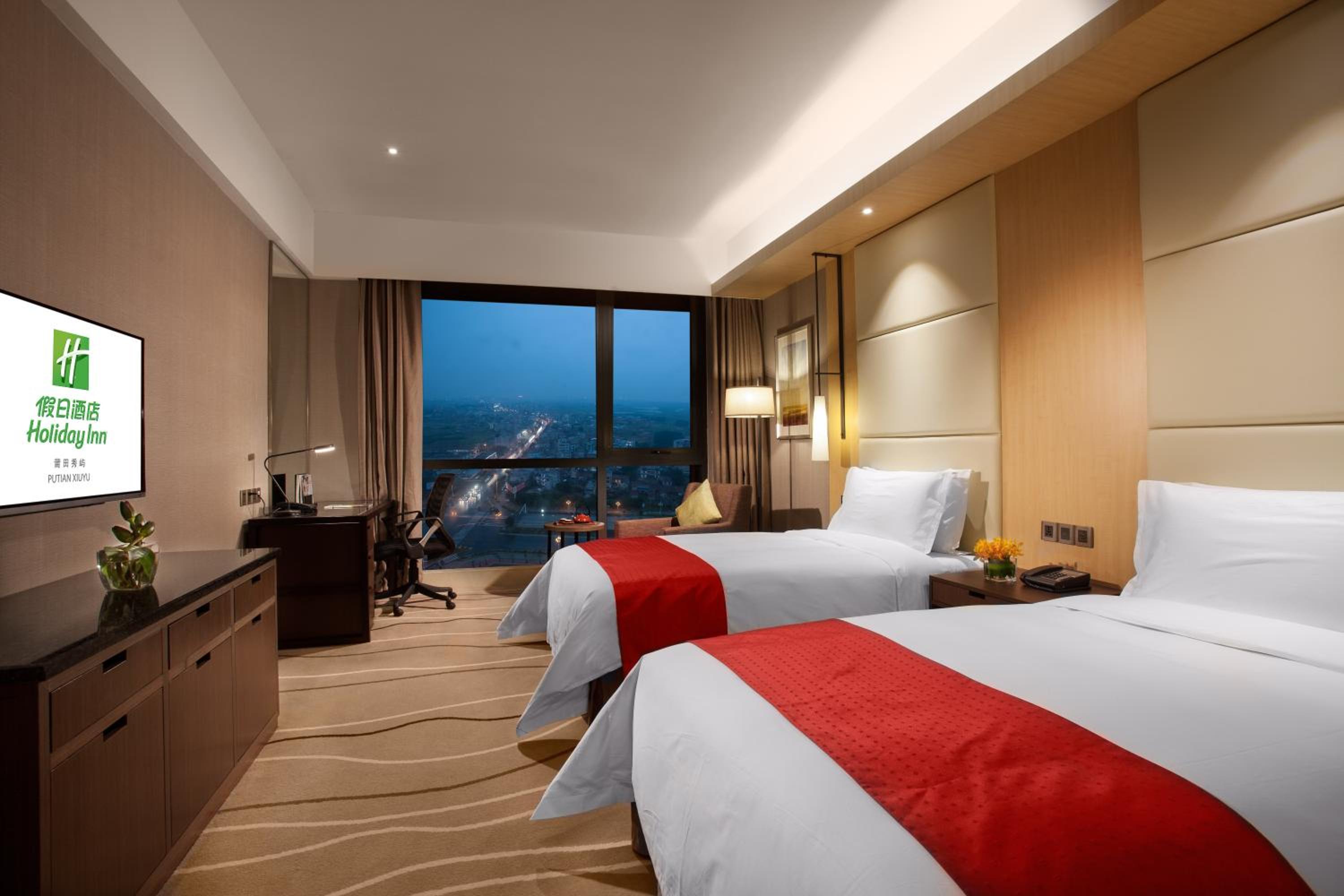 2 Double Standard High Floor Lounge Access