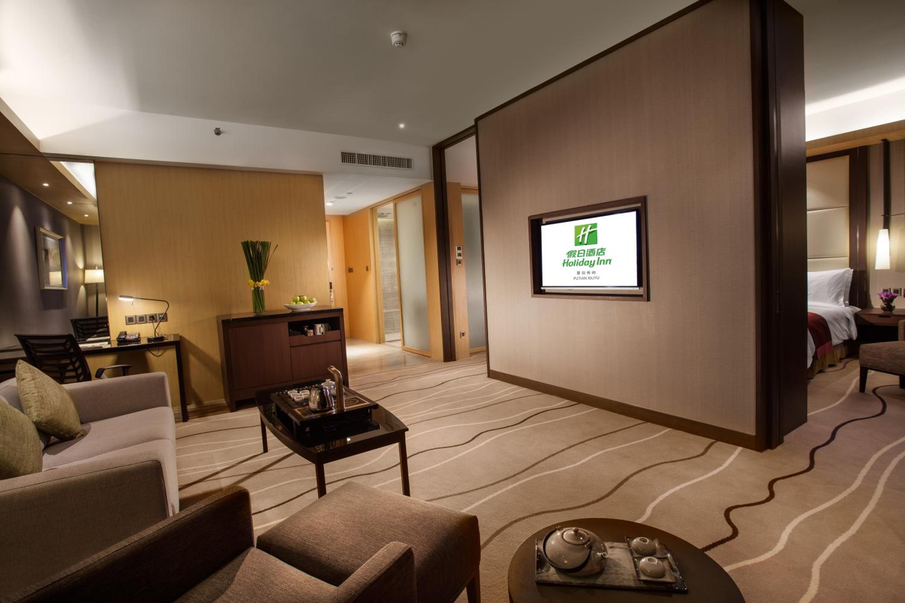 One-Bedroom King Suite photo 3