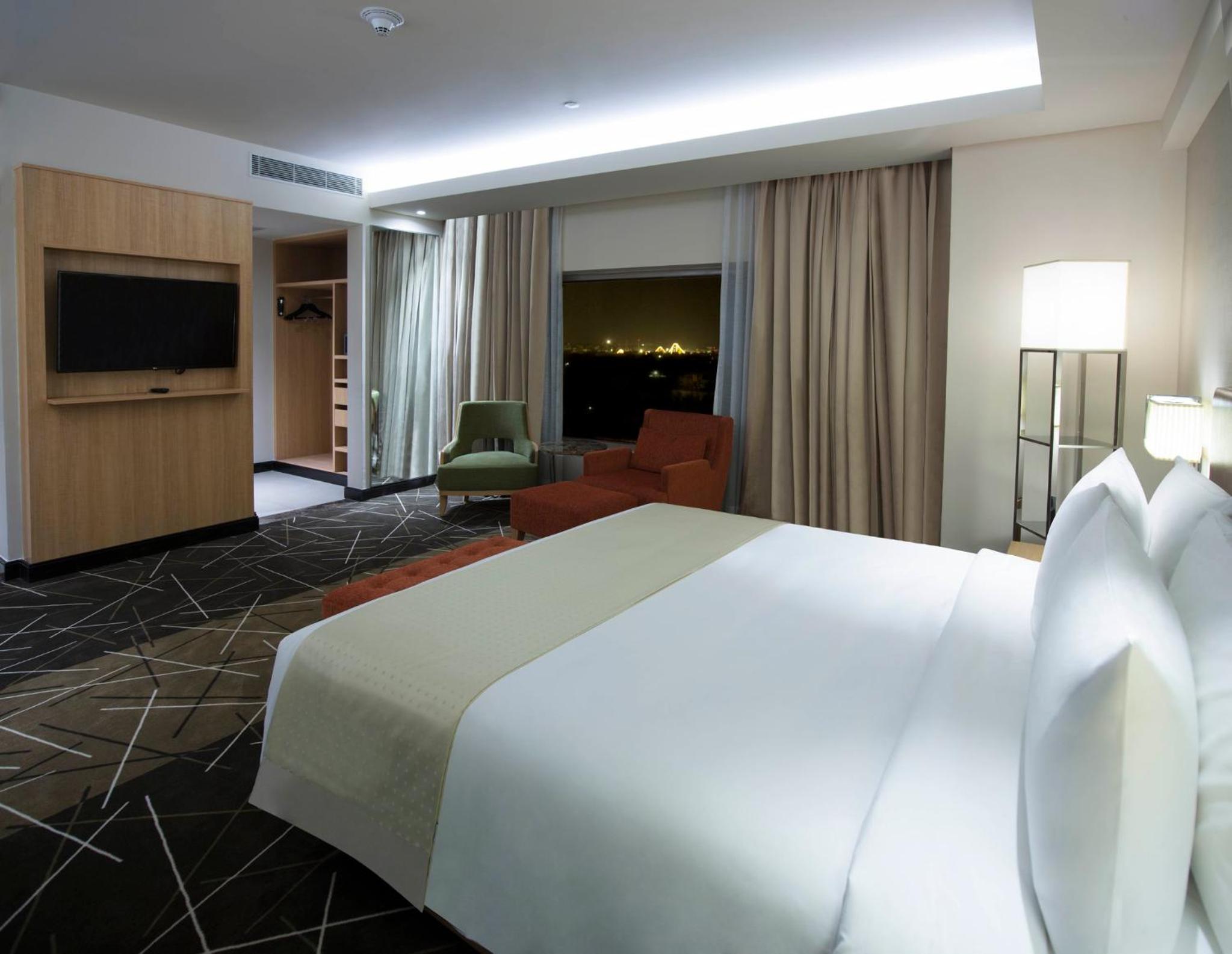 King Suite - Lounge Access