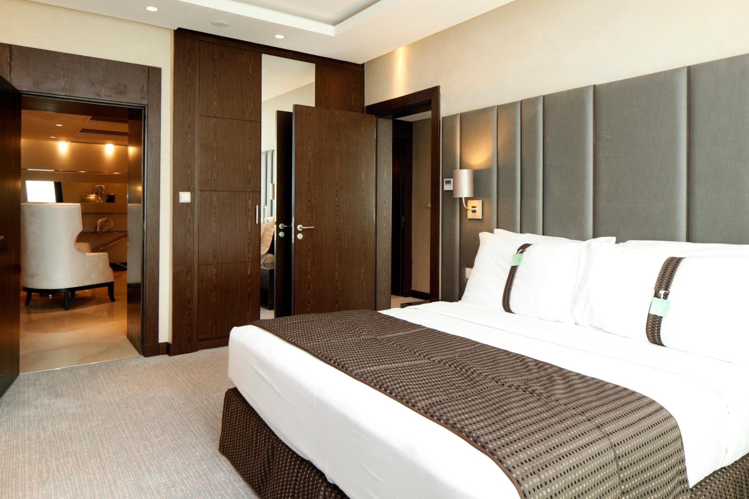 Penthouse King Suite with Kitchen and Dining Area photo 1