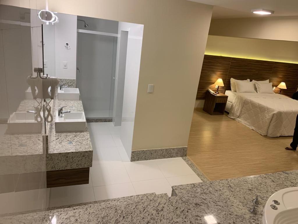Deluxe Suite with Spa Bath photo 3
