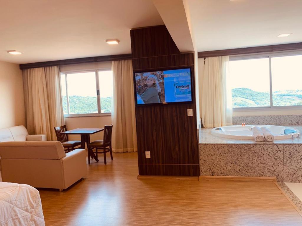 Deluxe Suite with Spa Bath photo 1