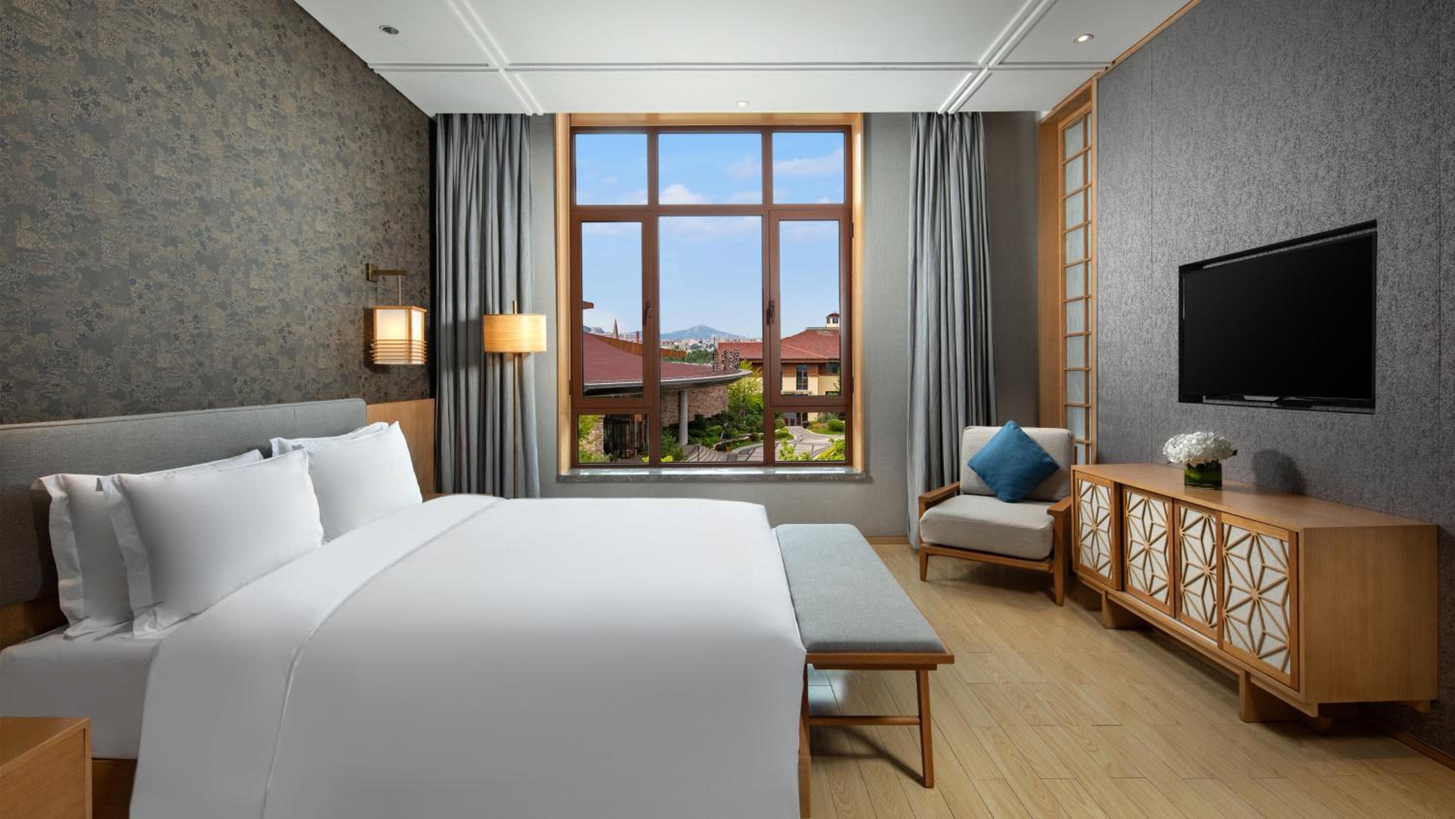 King Suite - Photo 2