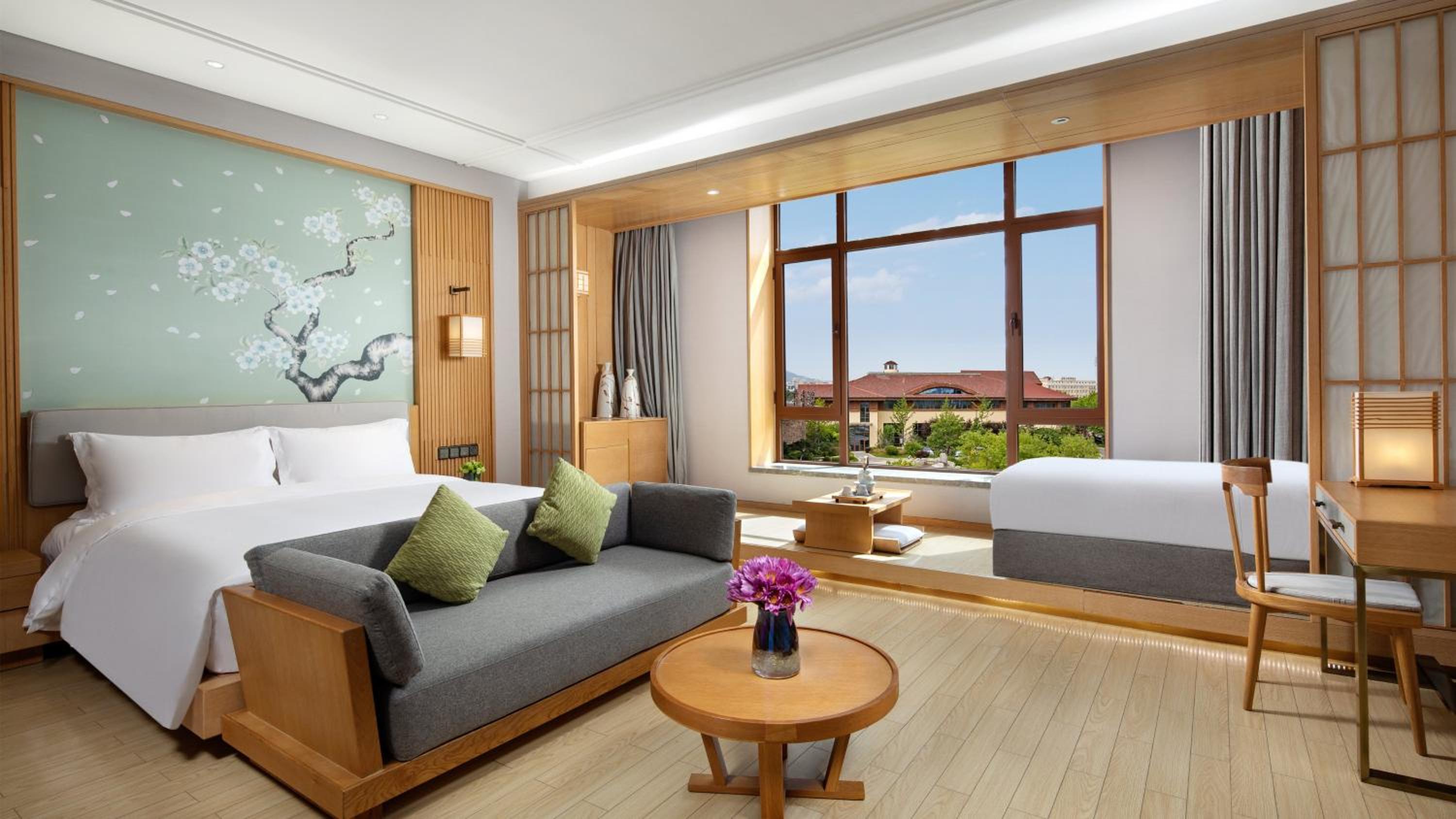 Premium King Room - Photo 3