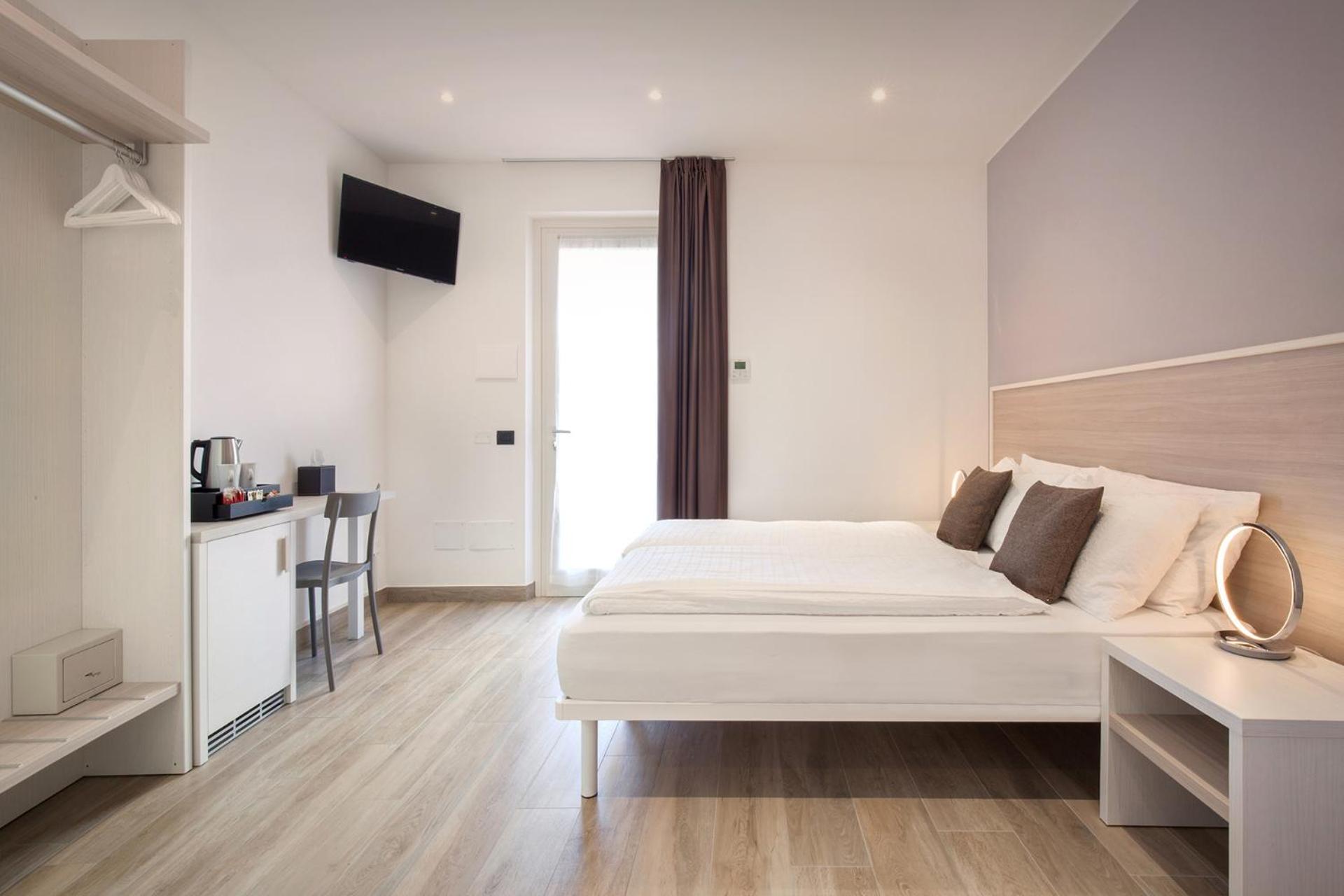 Double Room - Disability Access photo 3