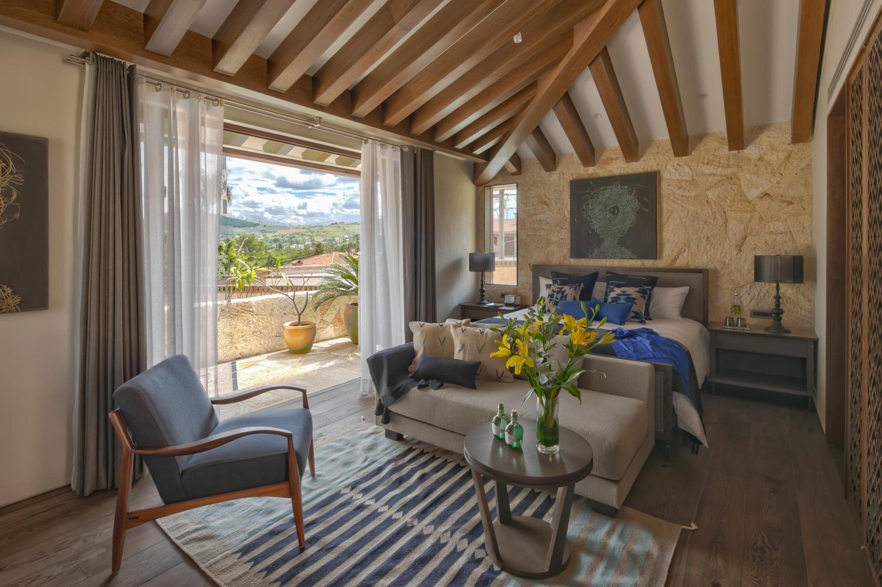 Deluxe Suite - Photo 11