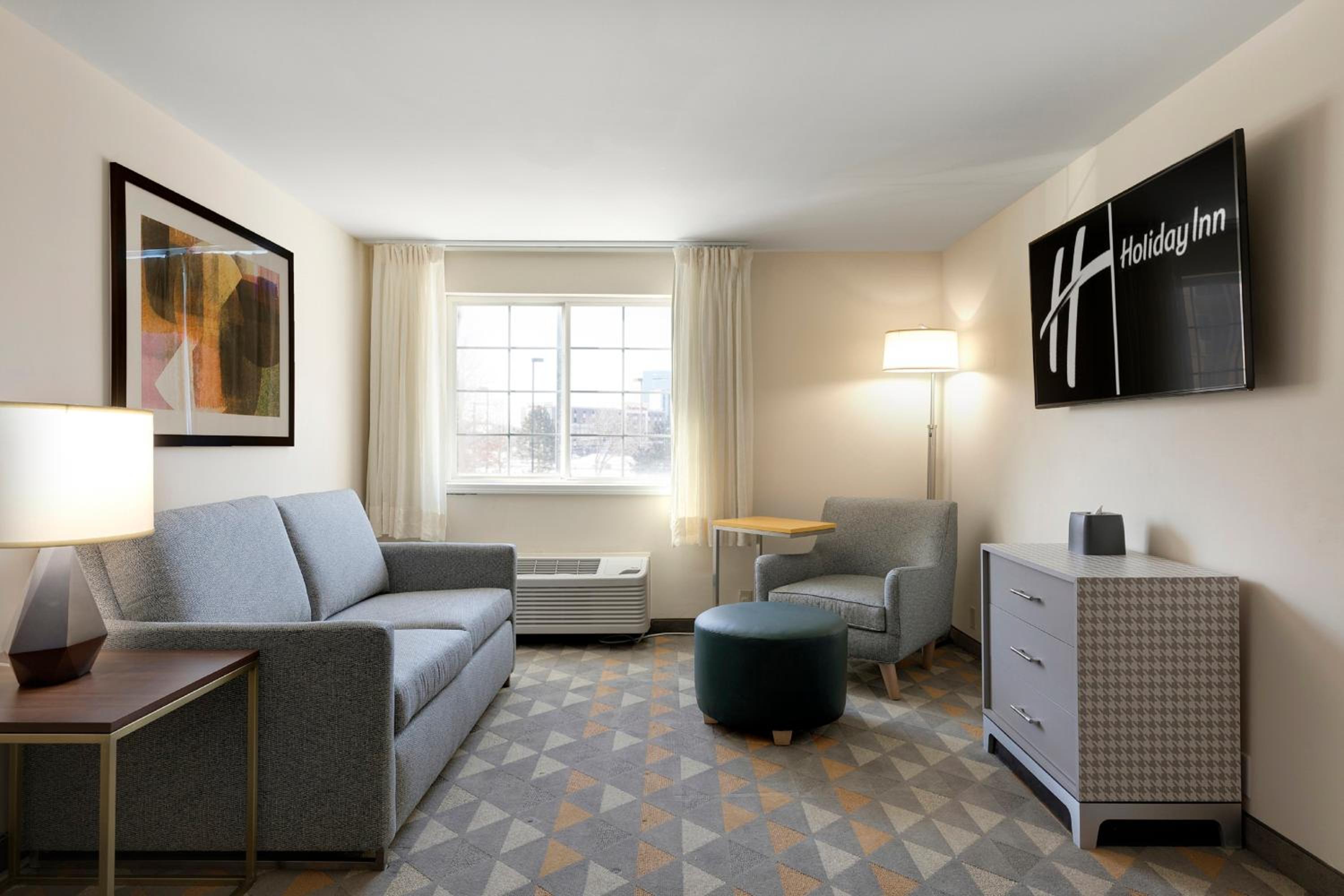 One-Bedroom King Suite - Photo 4