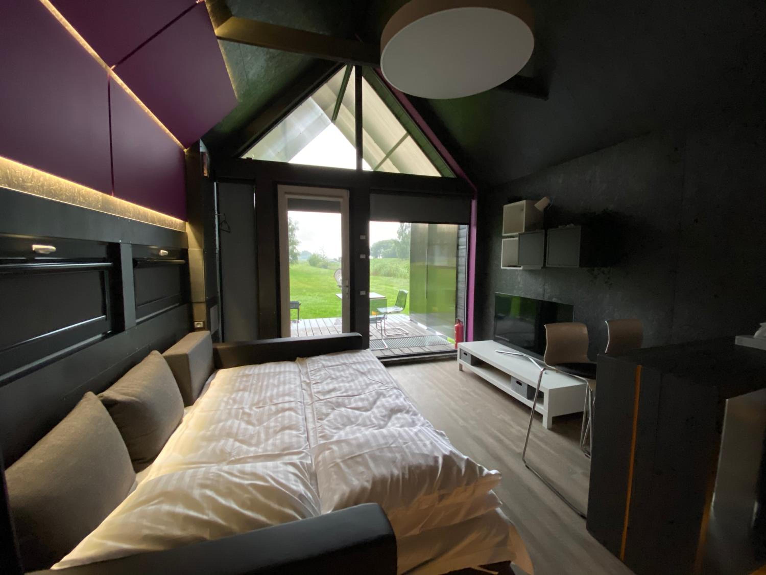 One-Bedroom House - Photo 2