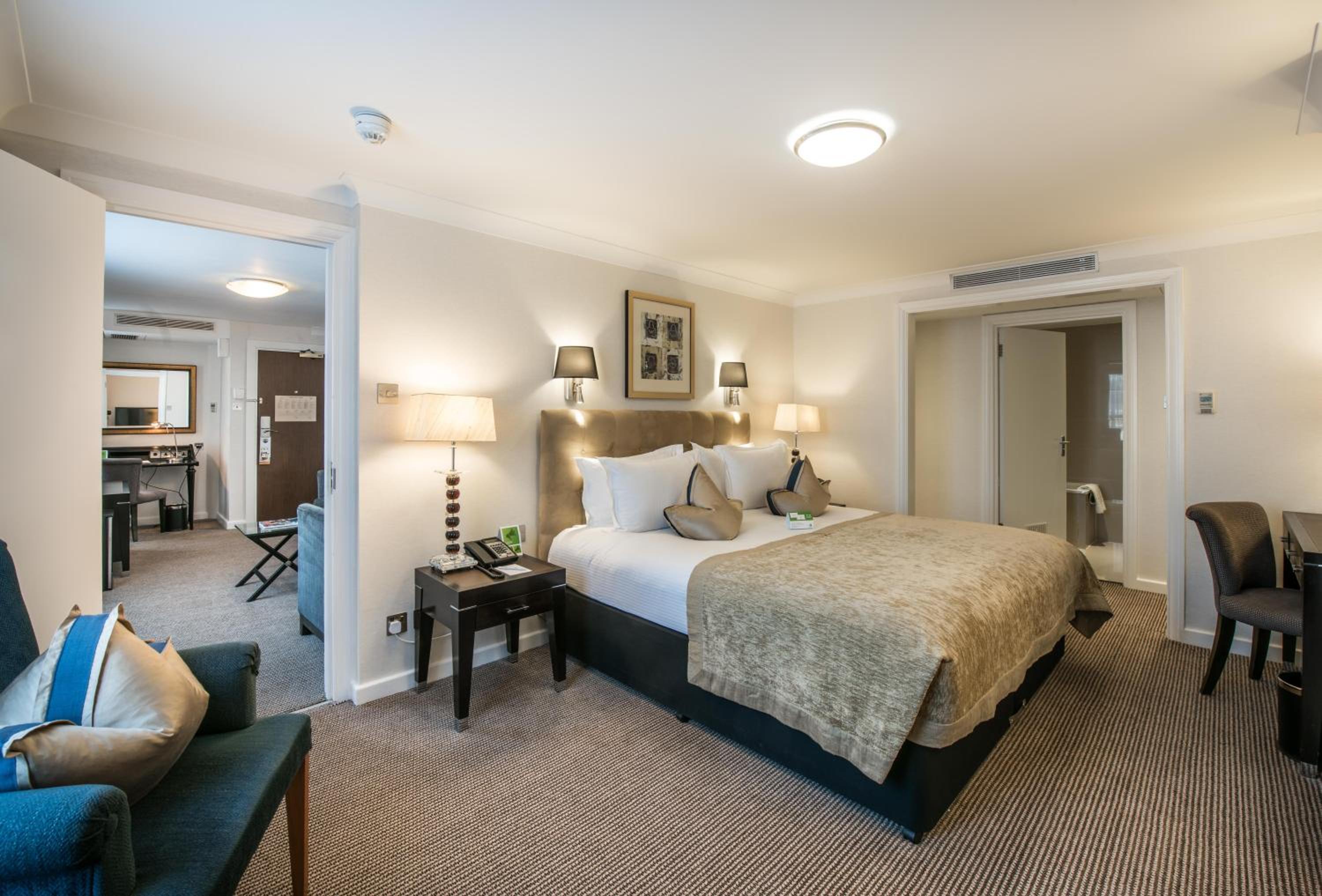 One-Bedroom King Suite