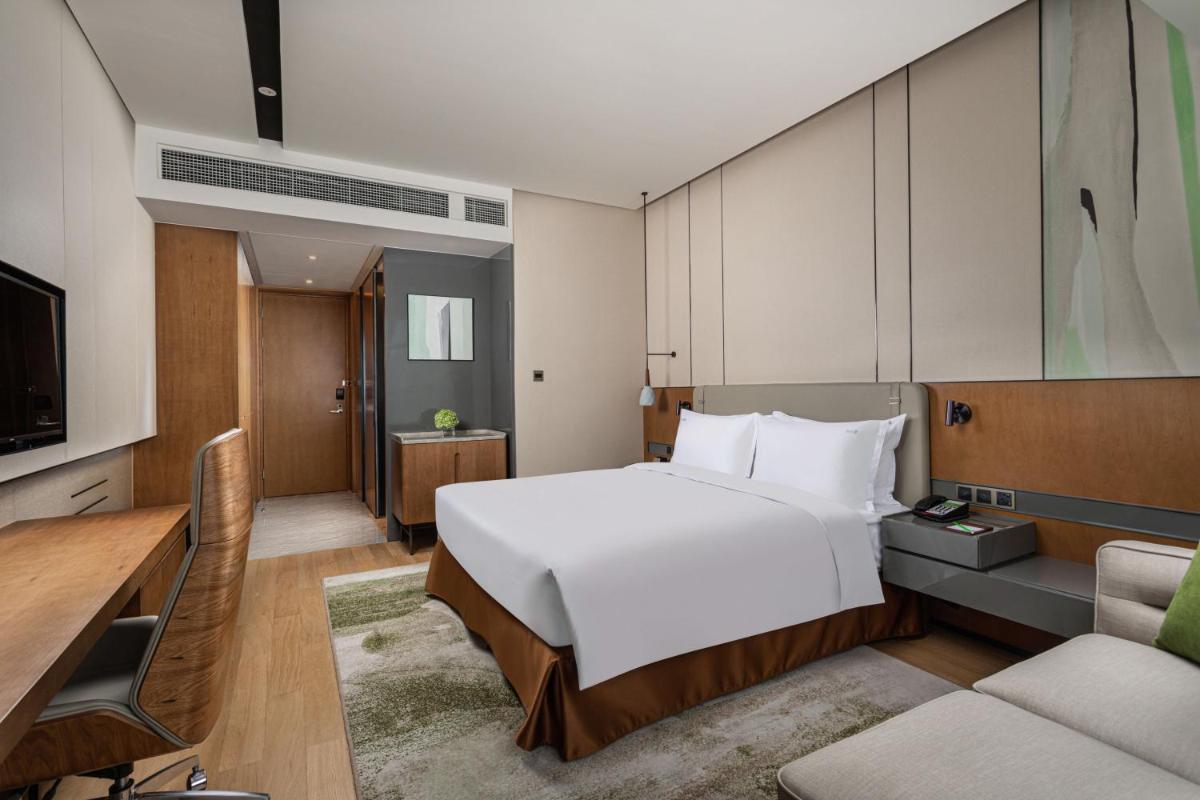 Deluxe high floor king bed room