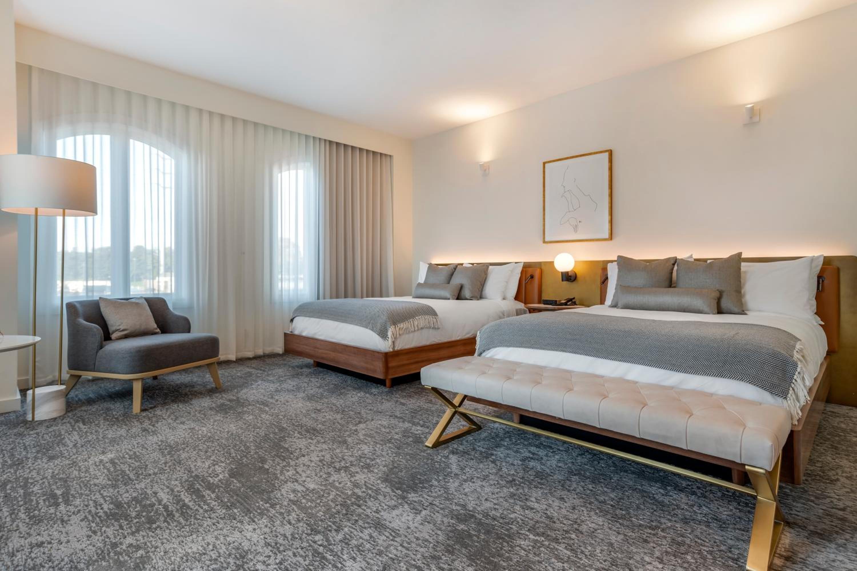 Queen Room with Two Queen Beds - Photo 3
