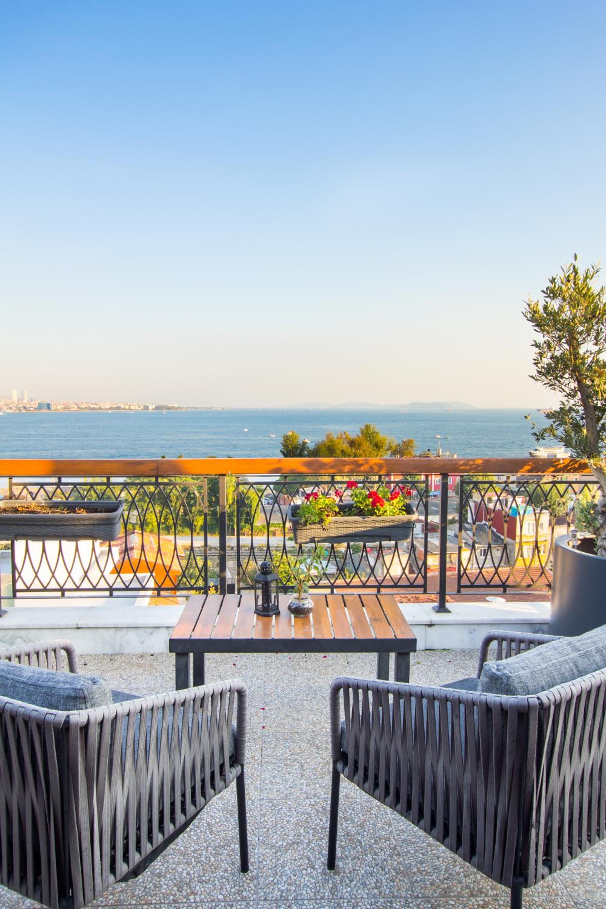 Penthouse With Balcony and Jettub photo 3