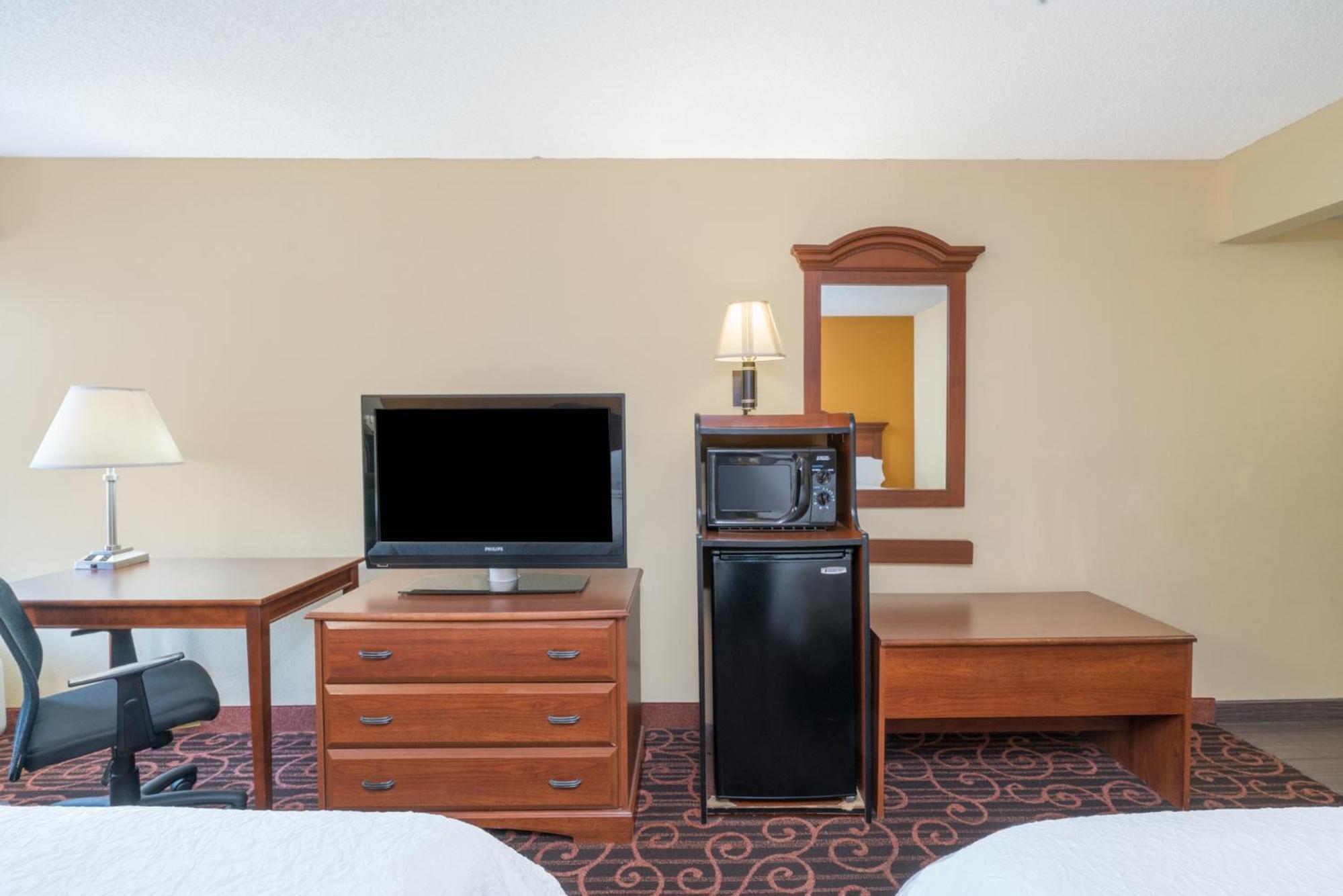 Queen Room - Non-Smoking - Photo 4