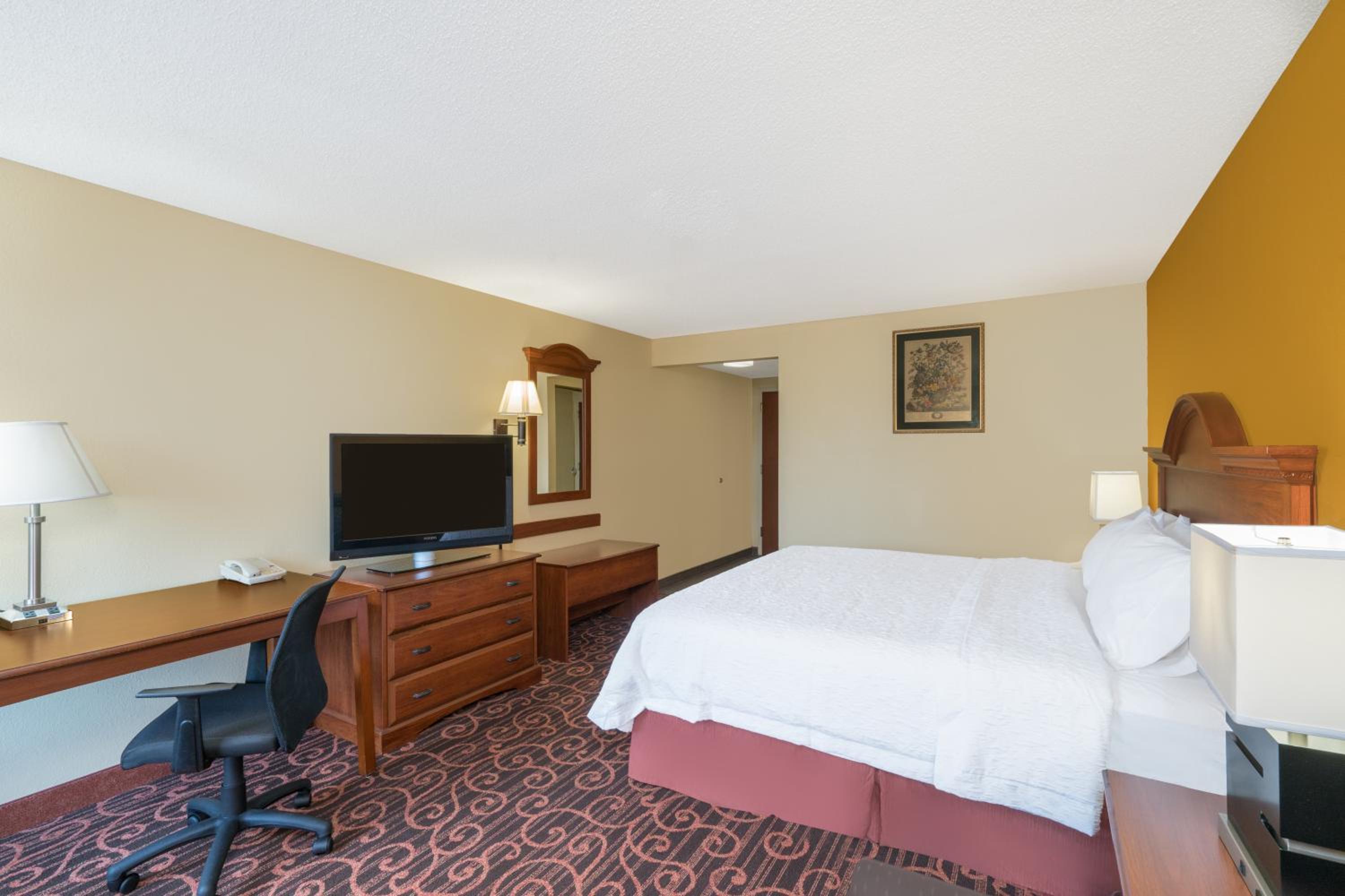 Deluxe King Room - Photo 2