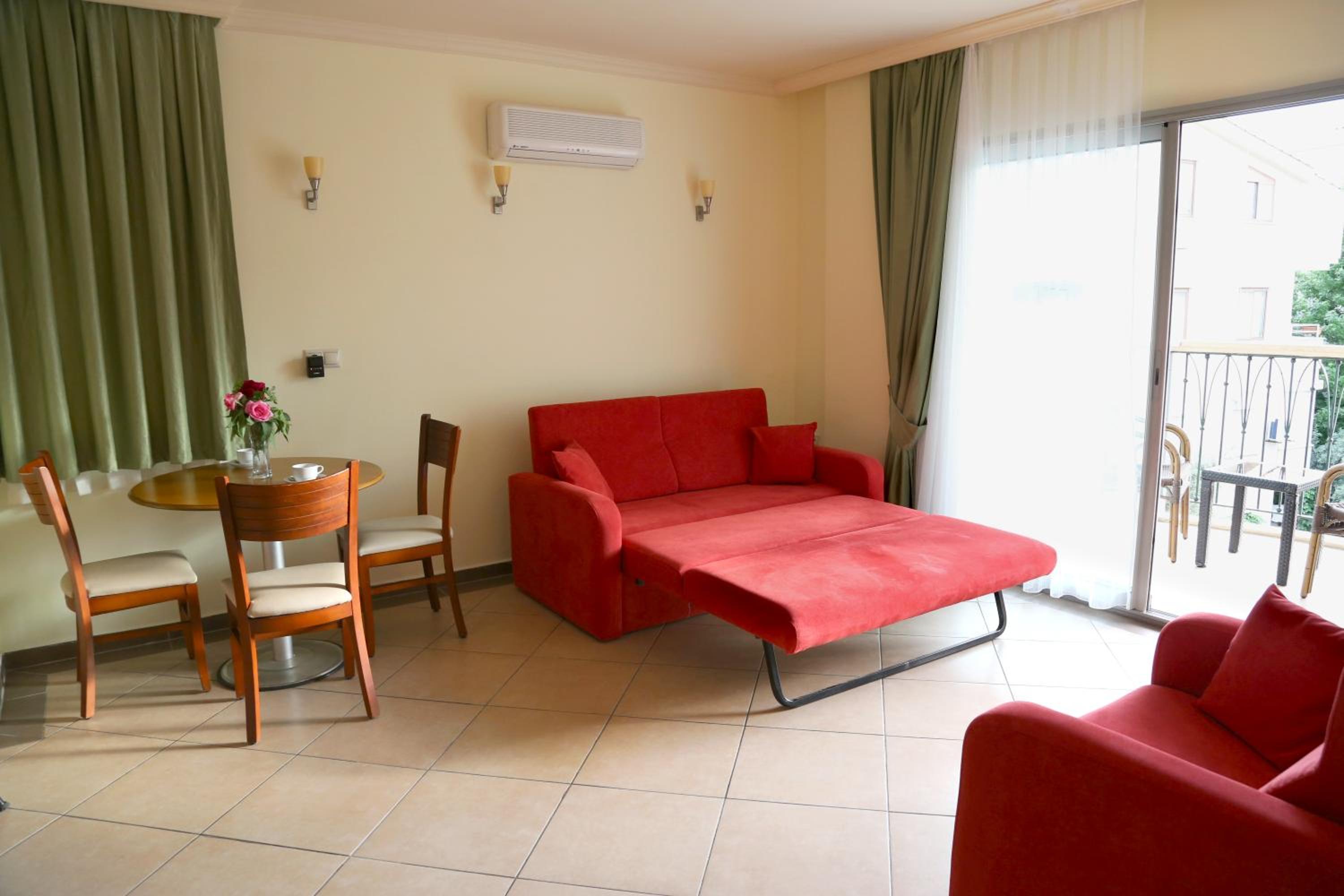 One-Bedroom Apartment
