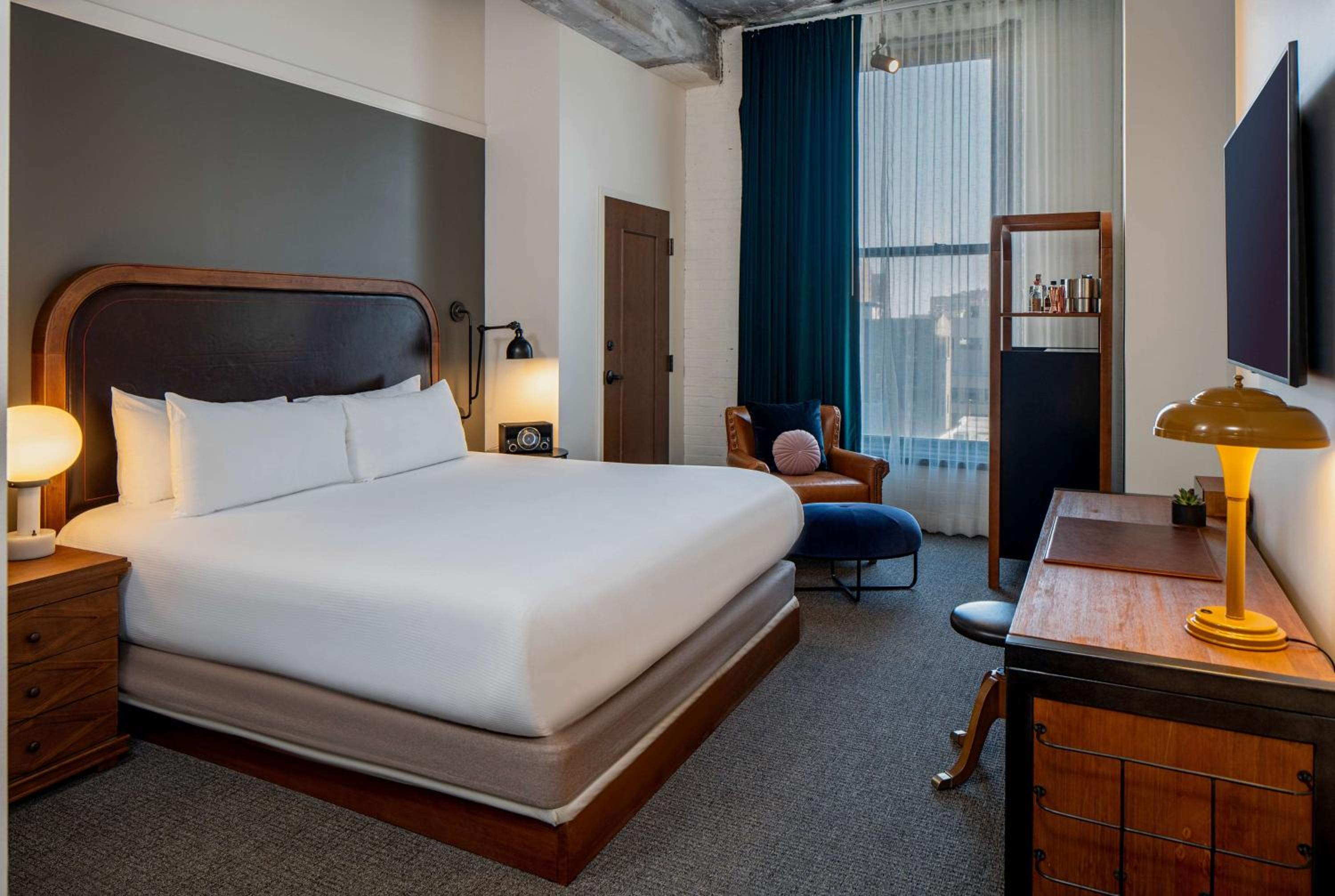 Deluxe King Room photo 1