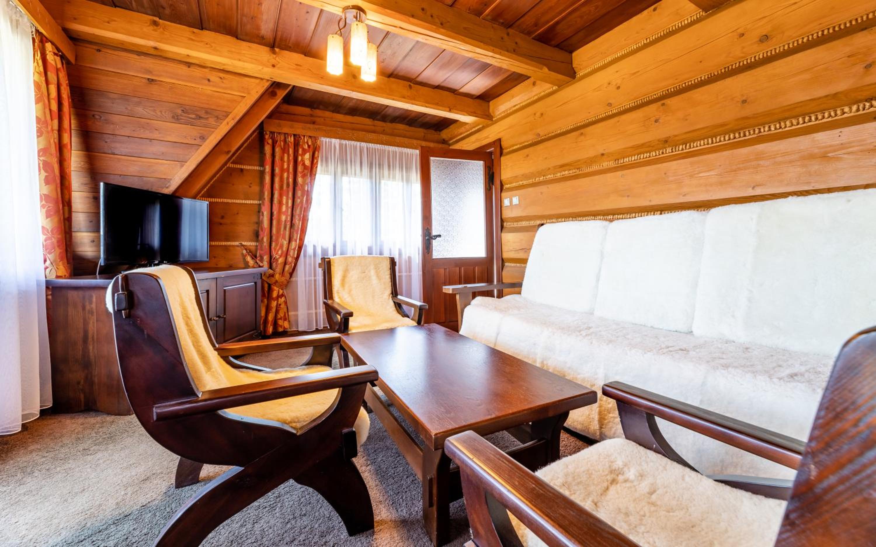 Yew Villa photo 3