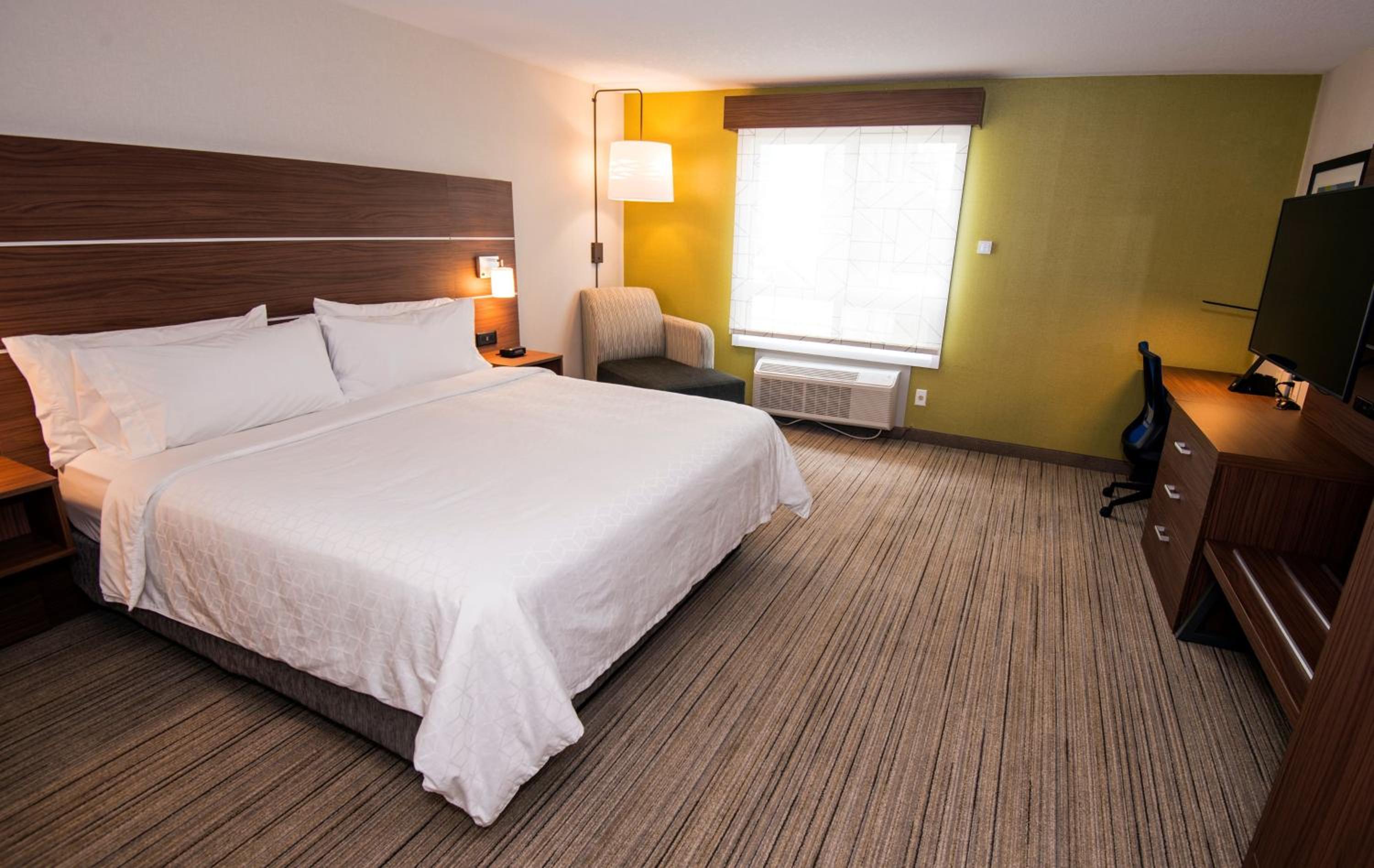Standard King Room - Photo 1