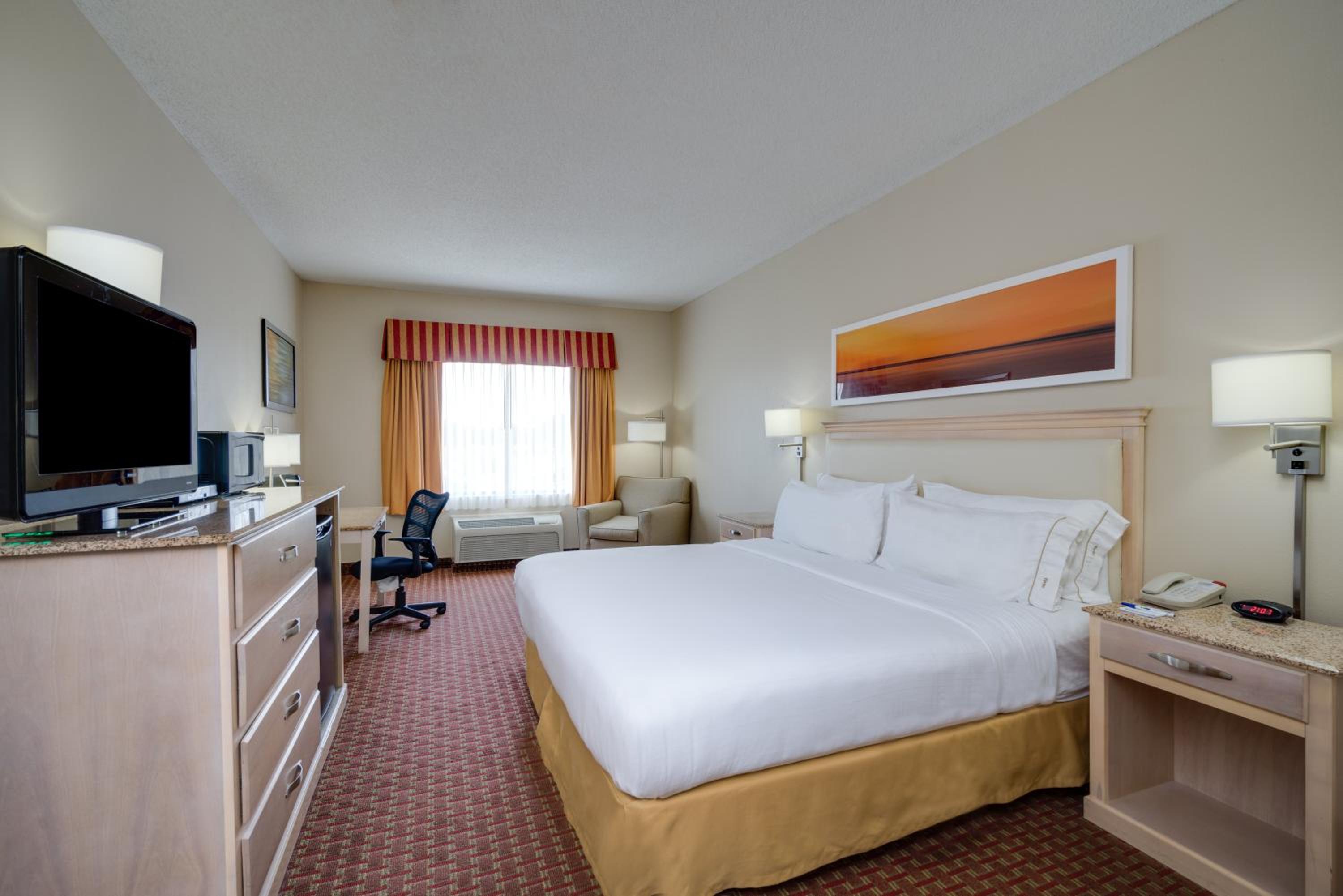 Standard King Room - Photo 4