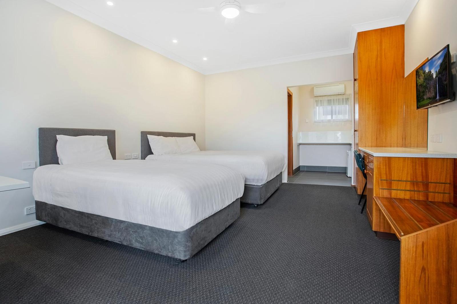 Superior Twin Room - Photo 3