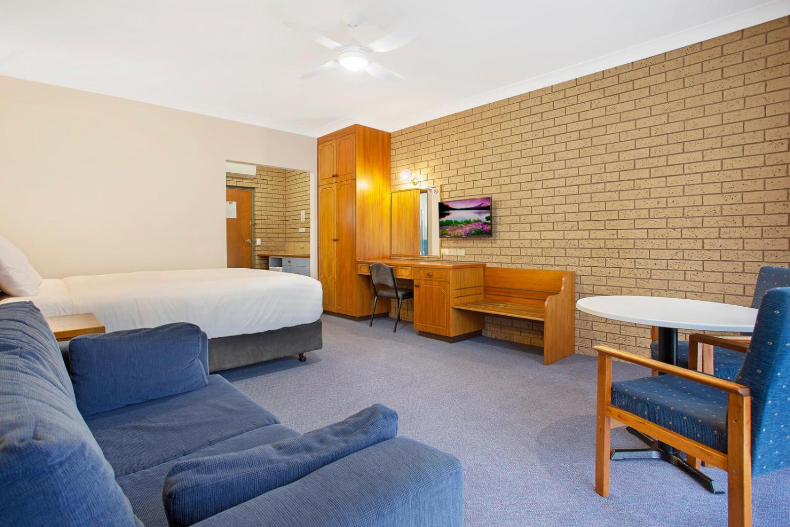 Executive Queen Suite - Photo 2