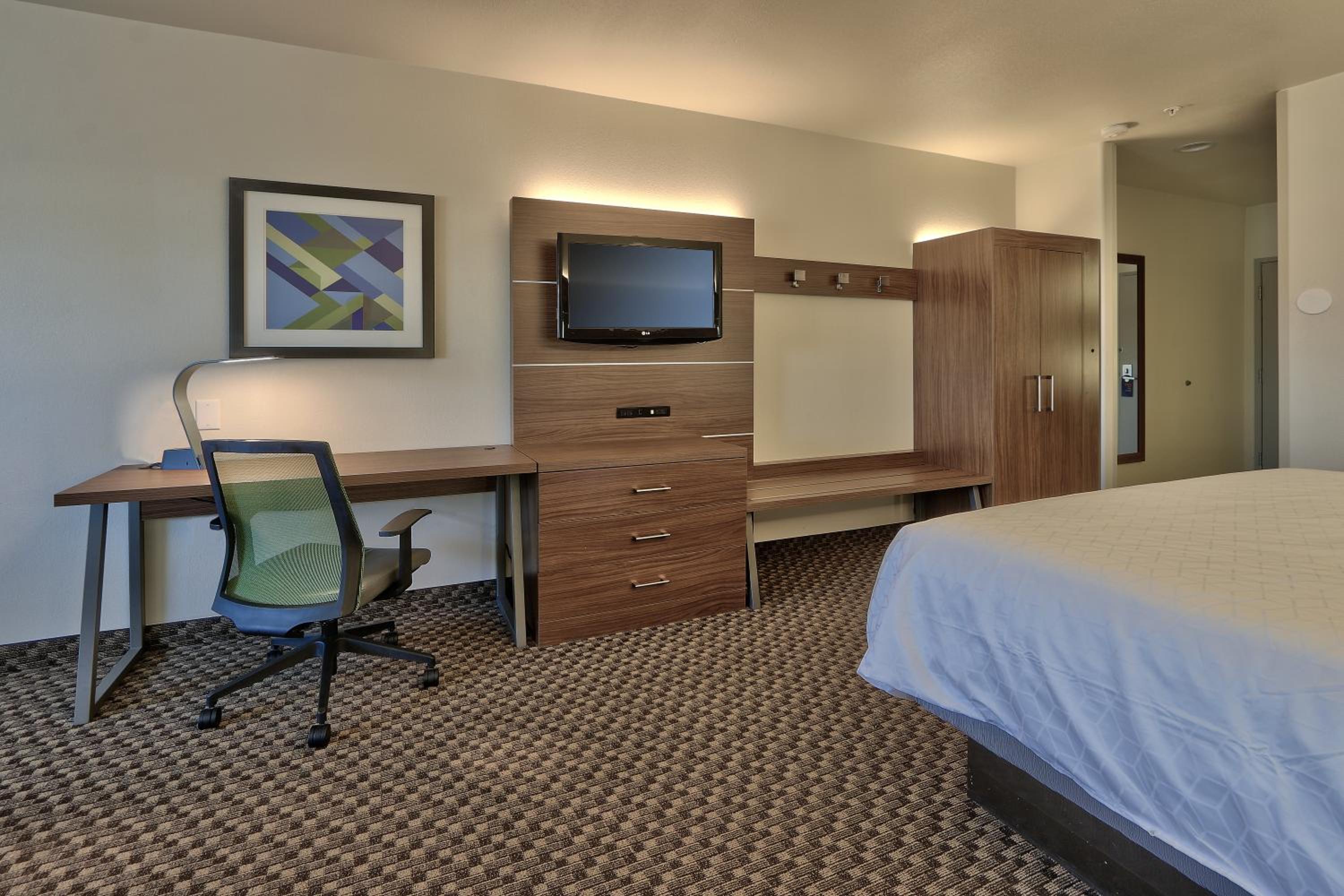 Standard King Room - Photo 2
