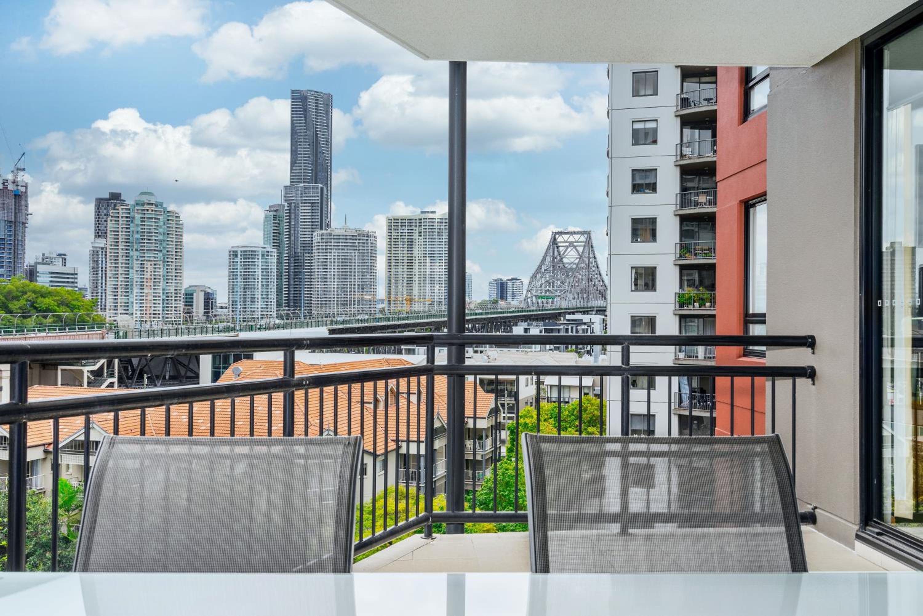 One-Bedroom Apartment - Photo 3
