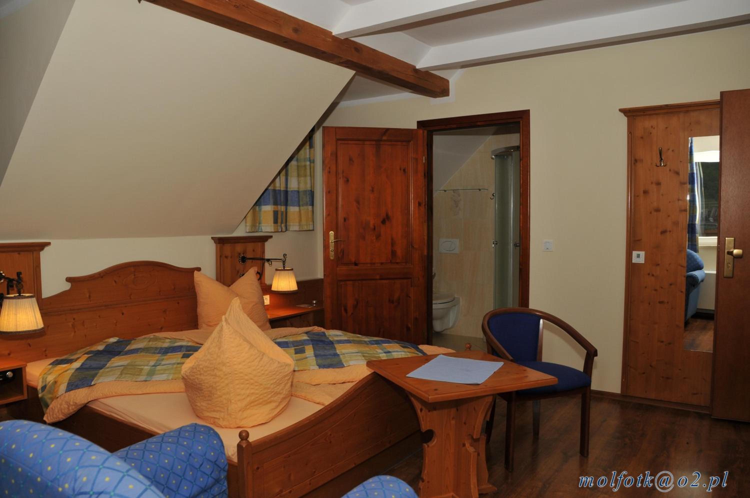 Double Room with Balcony or Terrace - Photo 11