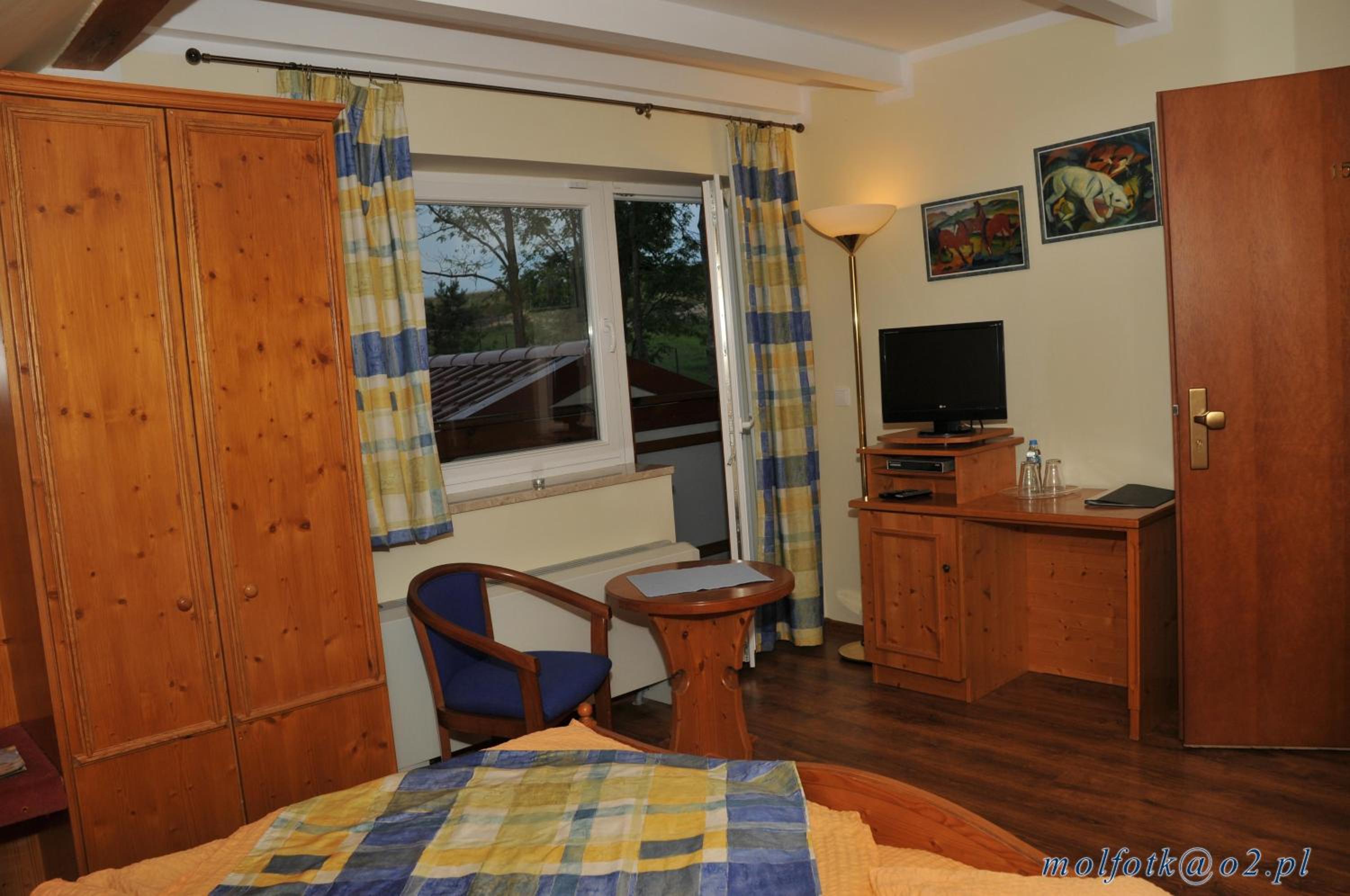 Double Room with Balcony or Terrace - Photo 12