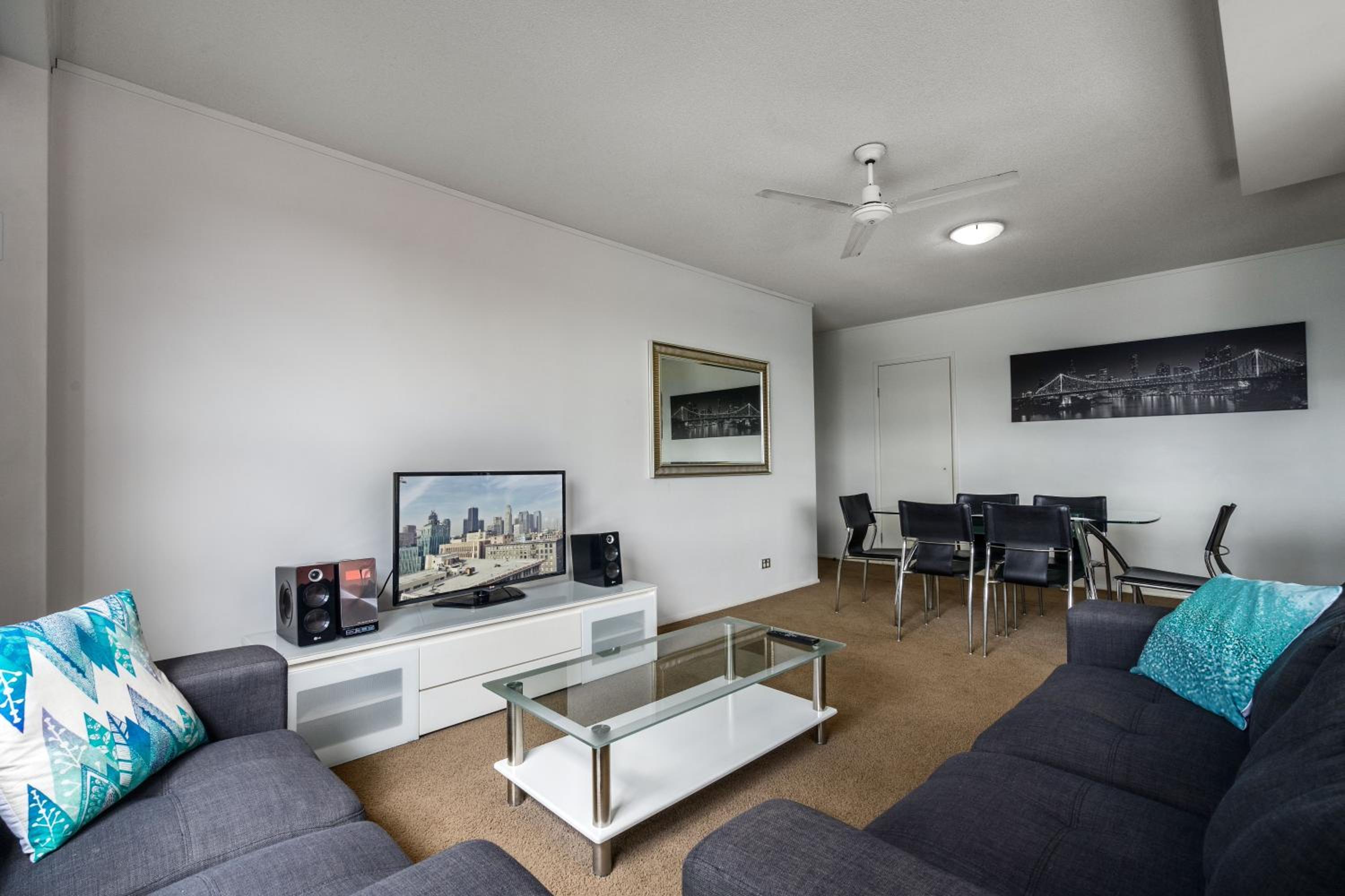 Two-Bedroom Apartment - Photo 7