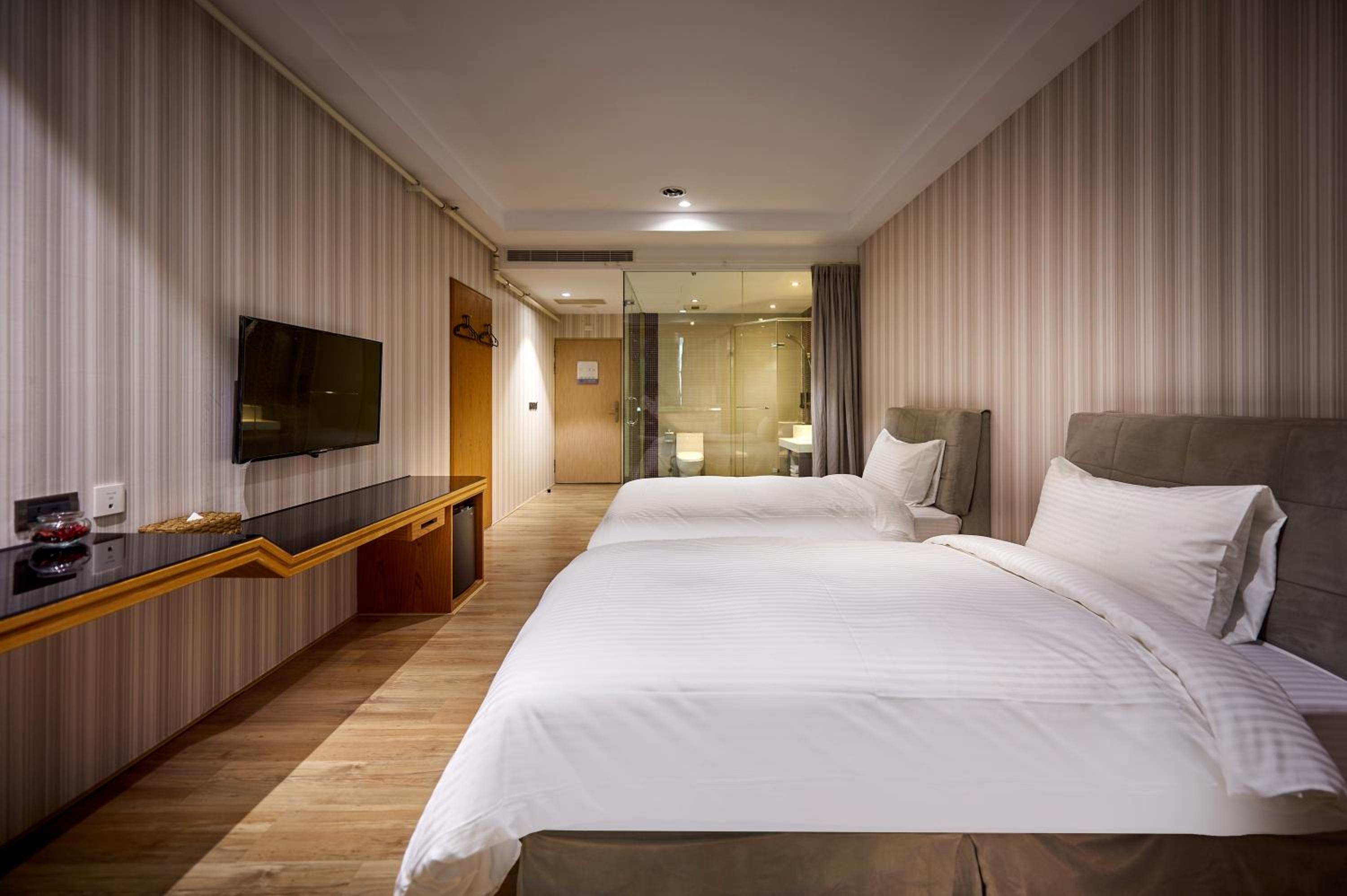 Standard Twin Room - Photo 3
