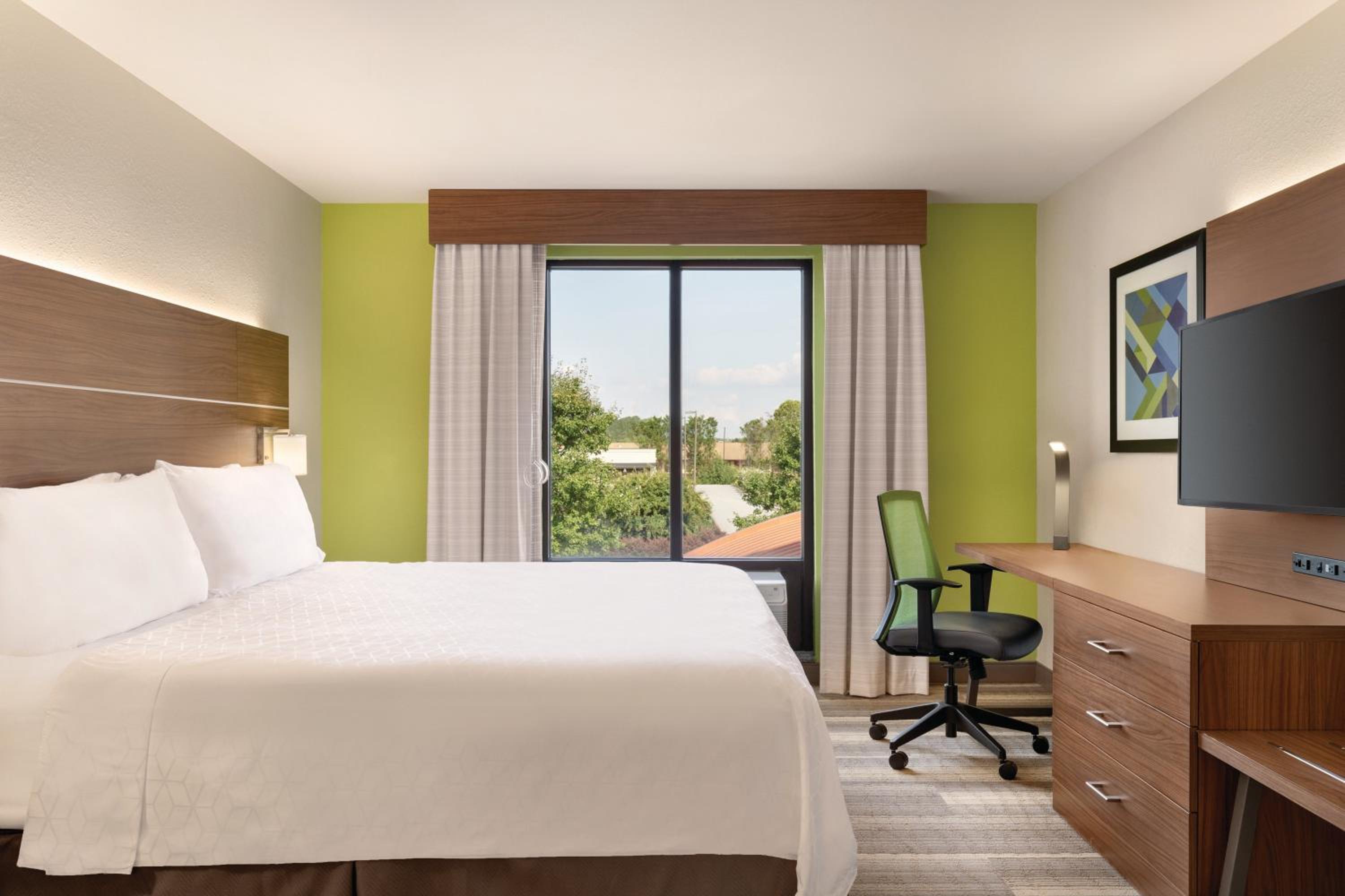 Standard King Room - Photo 5