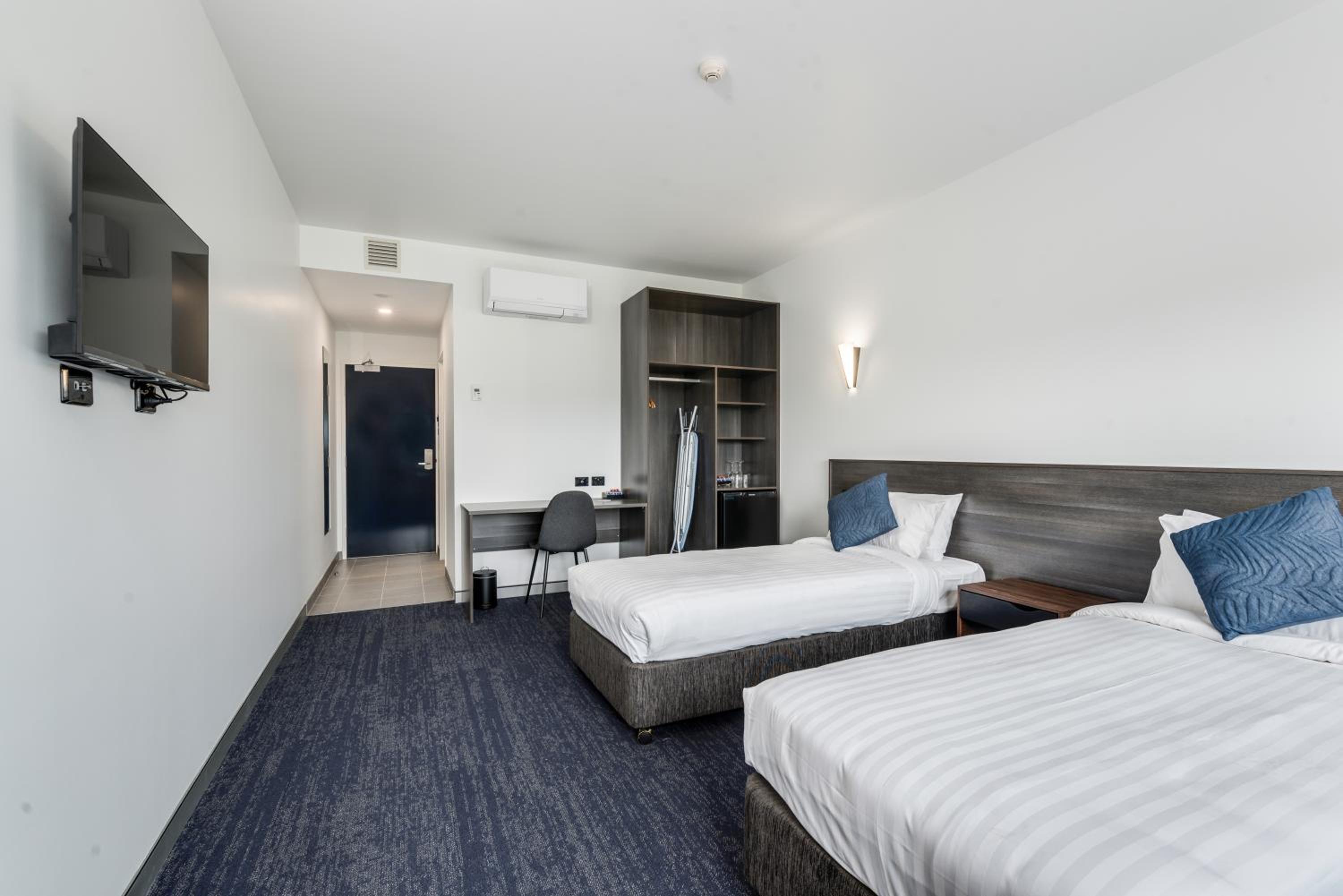 Deluxe Triple Room - Photo 7