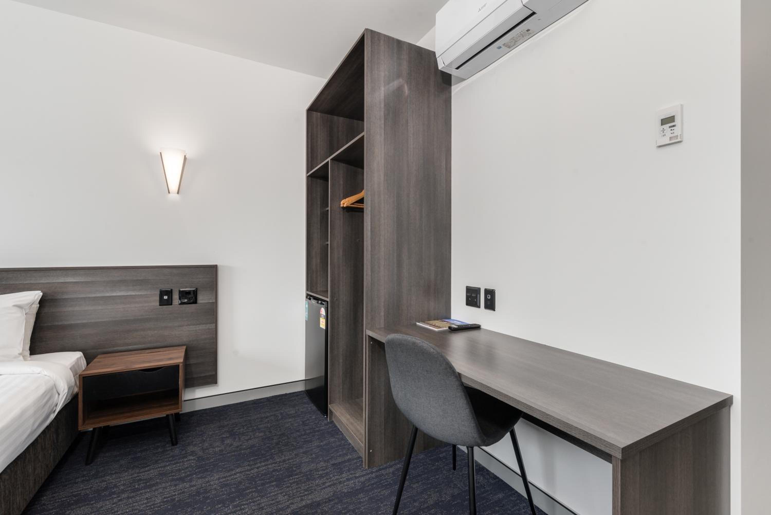 Deluxe King Room - Photo 6