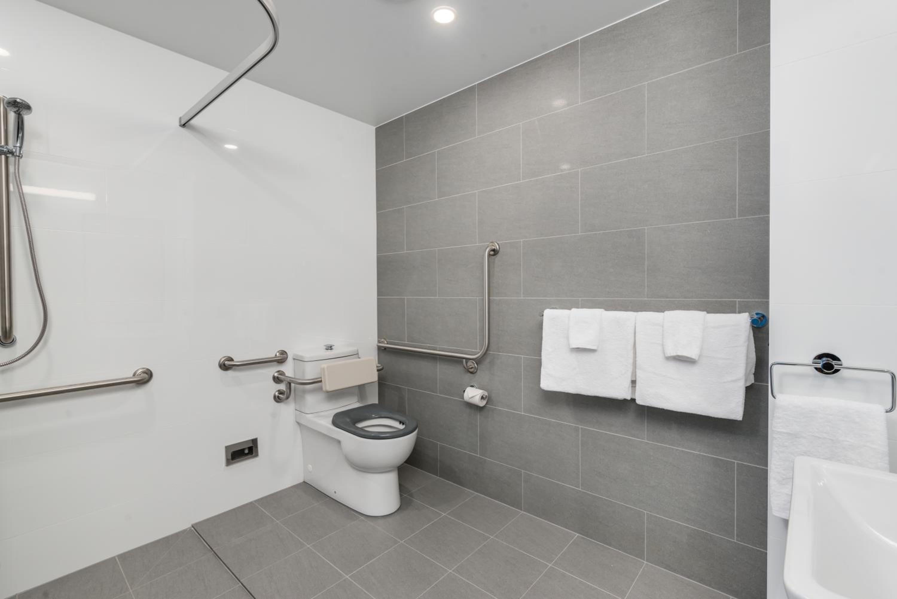 Deluxe Triple Room - Photo 9