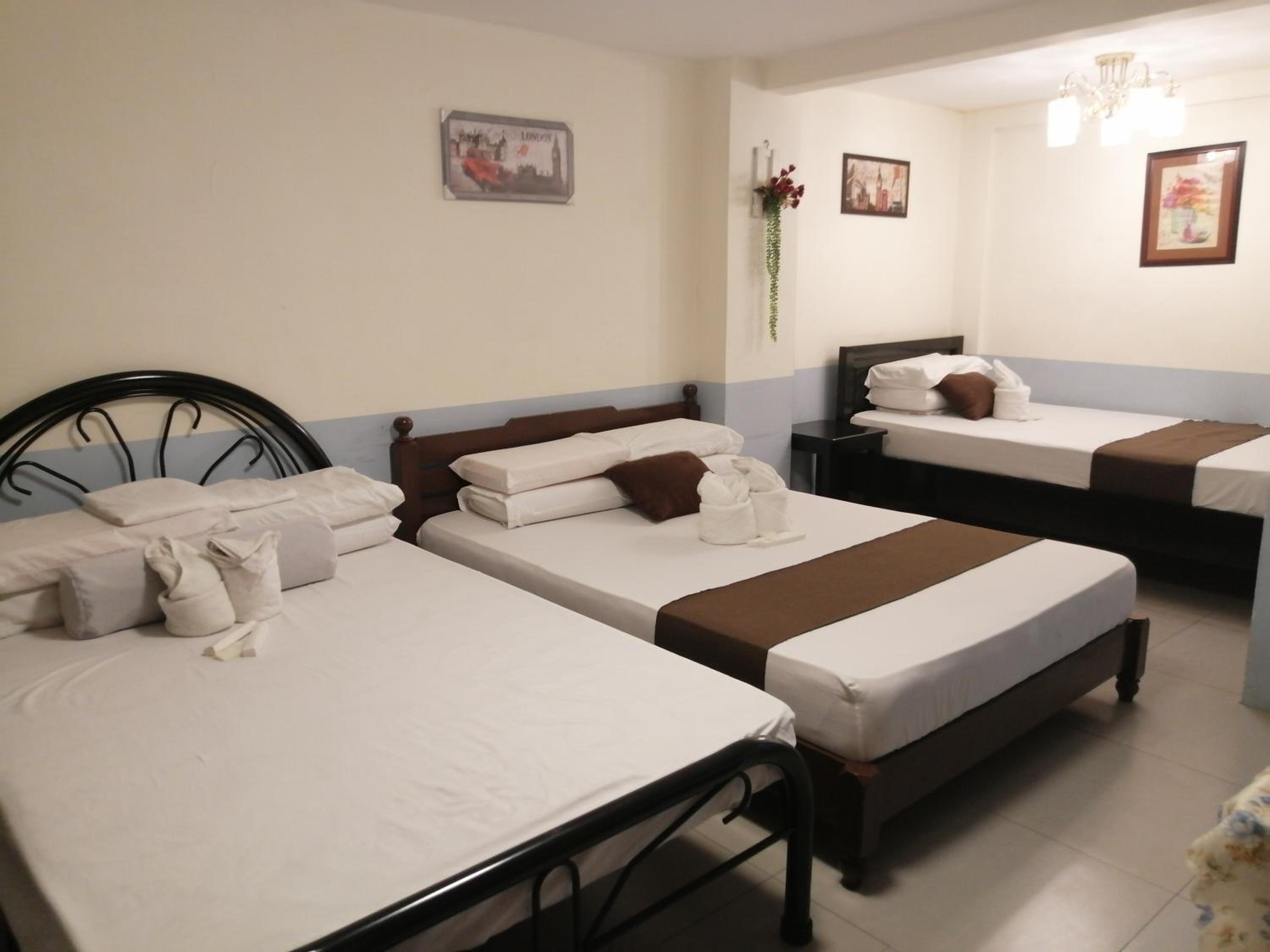 Deluxe Family Room - Photo 1