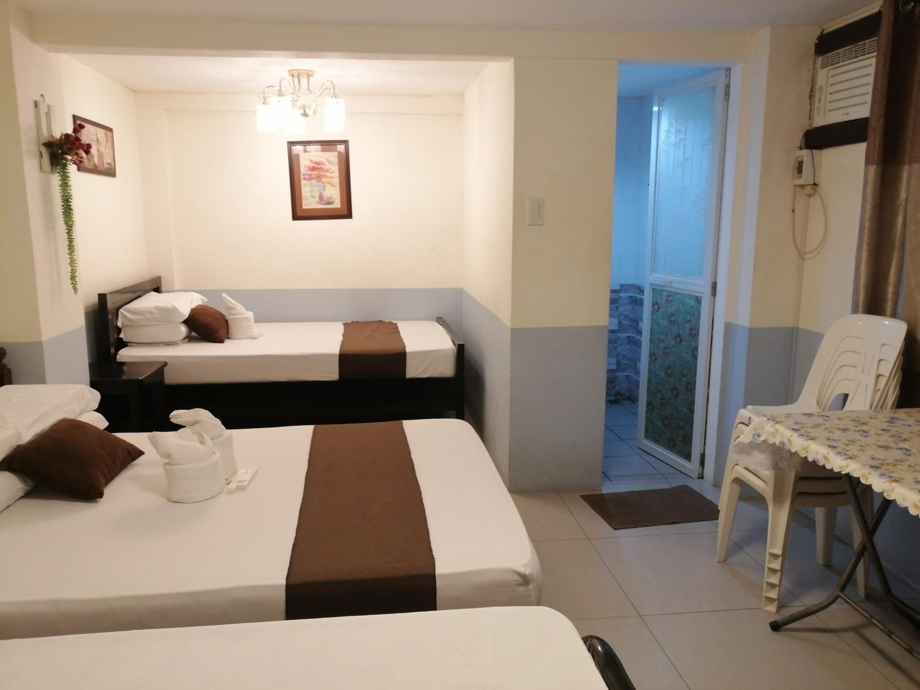 Deluxe Family Room - Photo 3