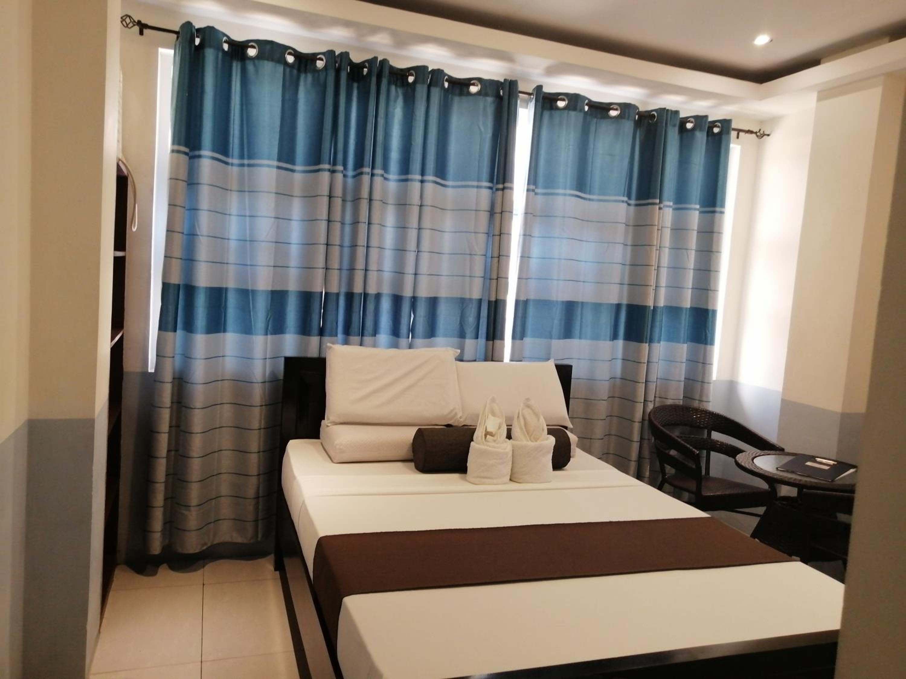 Suite - Photo 1